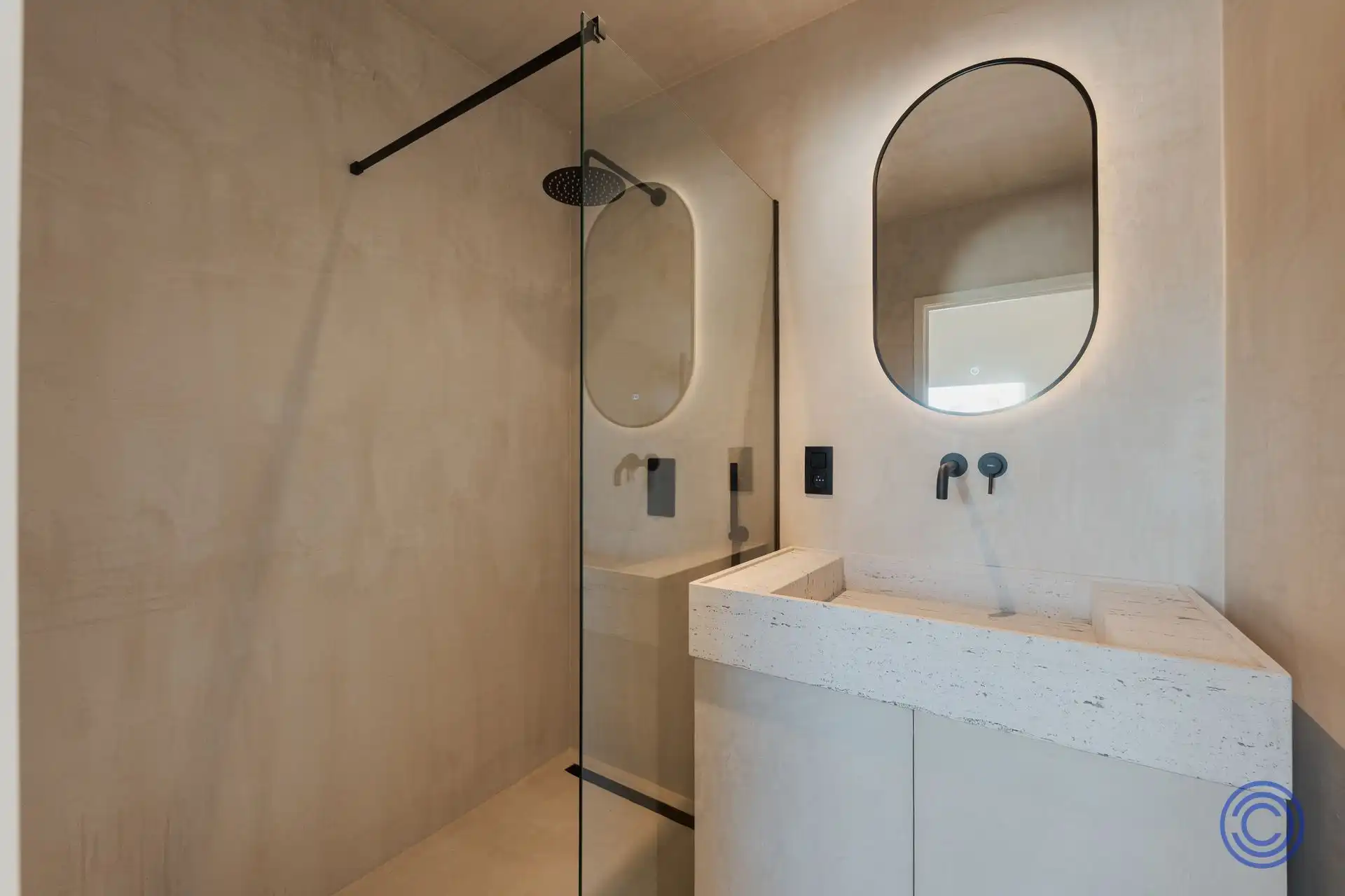 Exclusief appartement met zonneterras nabij de geliefde Marnixplaats foto 12