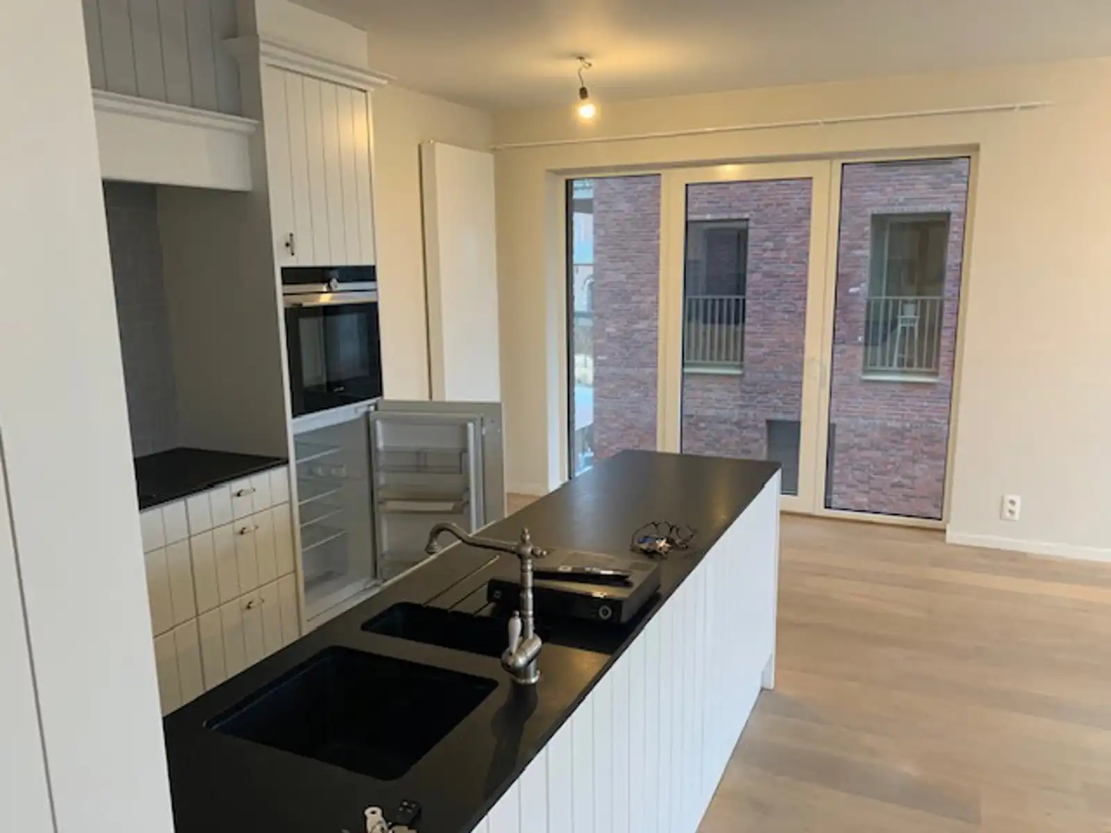 Centraal gelegen tweeslaapkamer appartement met groot terras foto 2