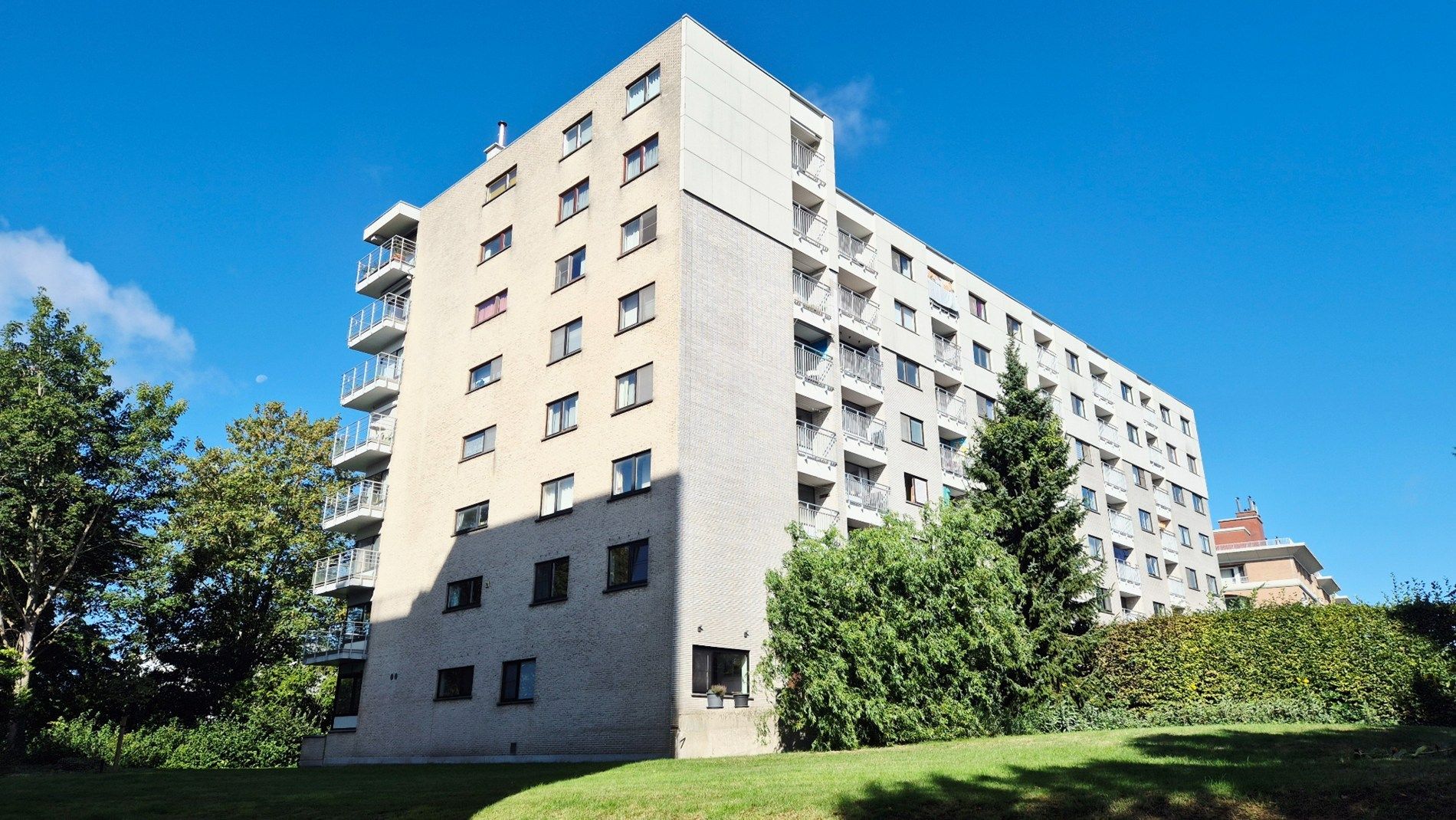 Sint Andries: Perfect afgewerkt appartement voor INVESTERING foto {{pictureIndex}}