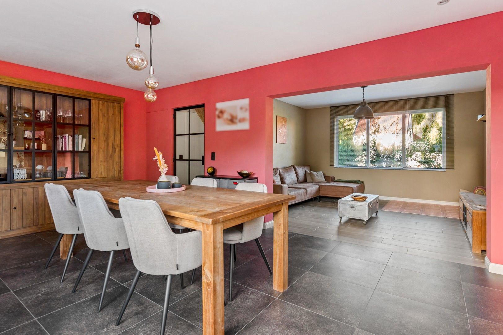 Recent totaal gerenoveerde instapklare woning (EPC A) met zonnige tuin en garage! foto 5