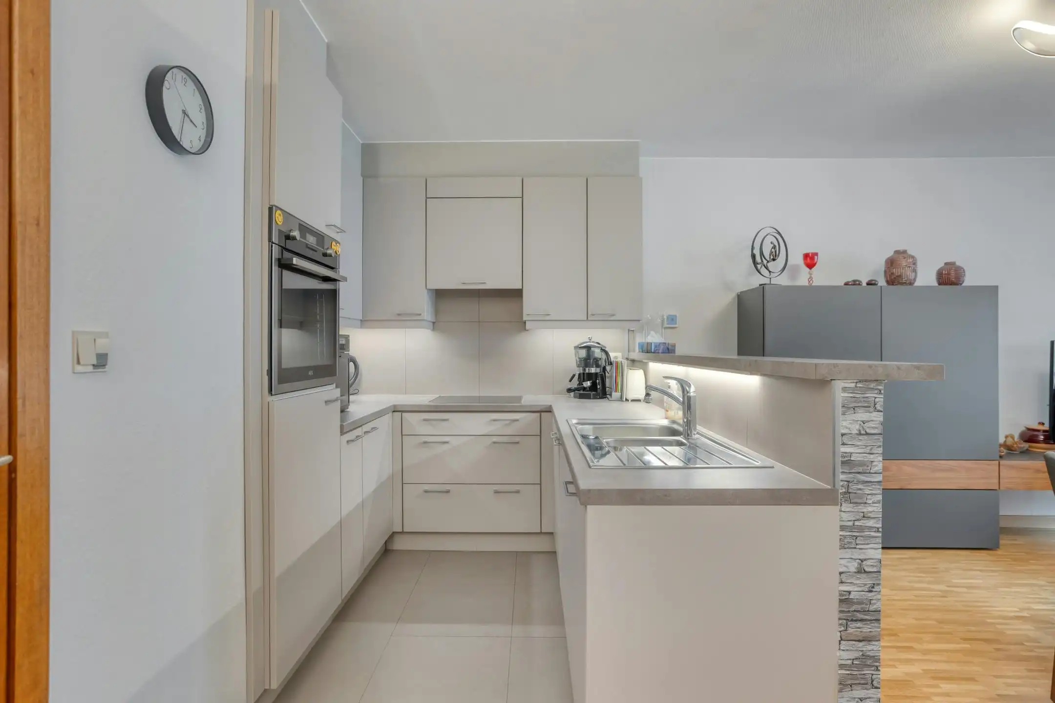 Appartement met 2 slaapkamers en parking vlakbij zee te Koksijde foto 6