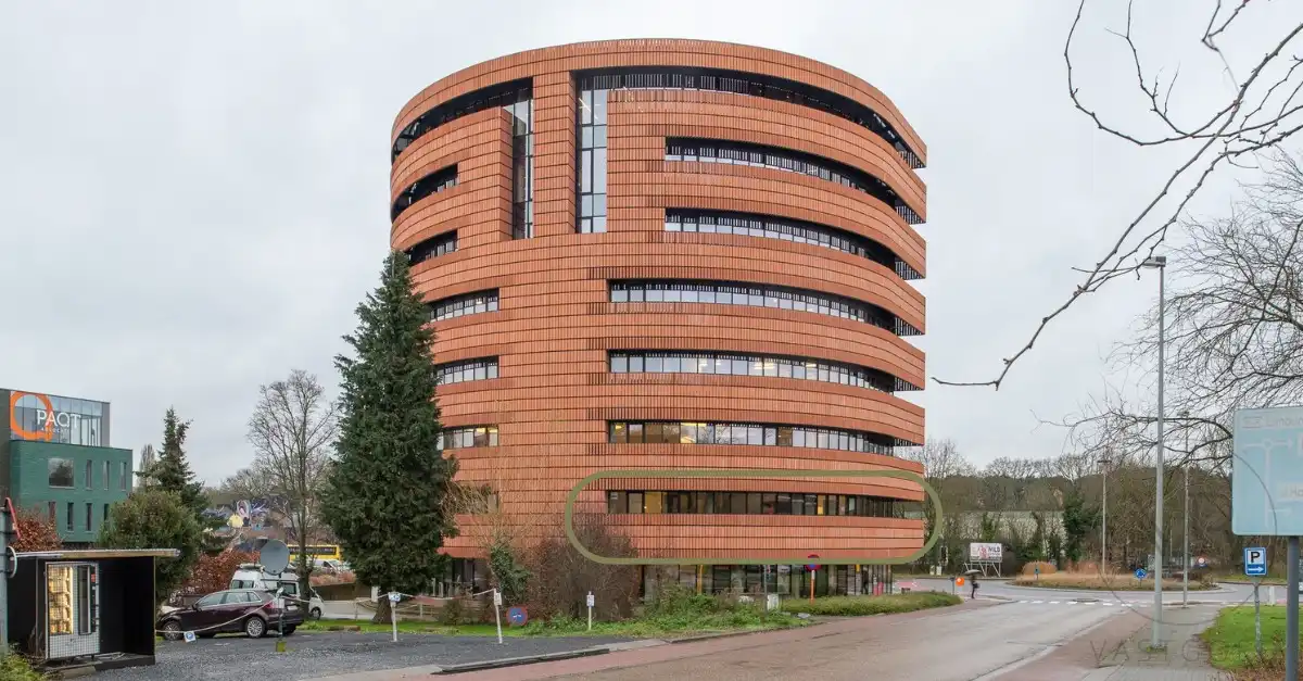 Kantoor op een toplocatie: Modern, ruim en inspirerend in het iconische Botta-gebouw! foto {{pictureIndex}}