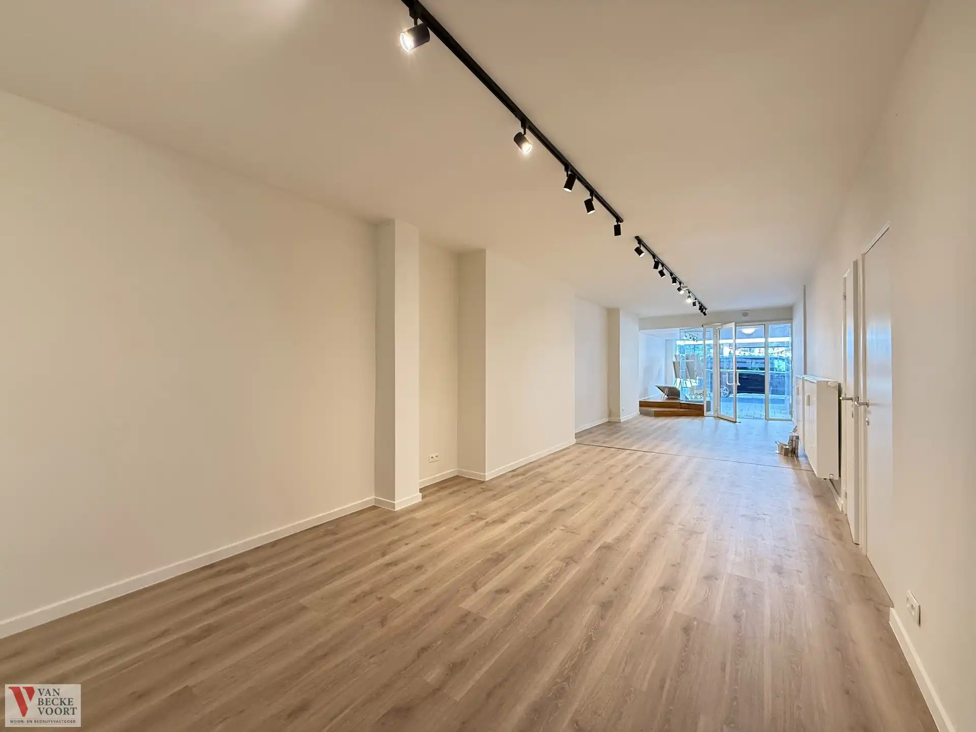 Handelsgelijkvloers 64m² foto 3