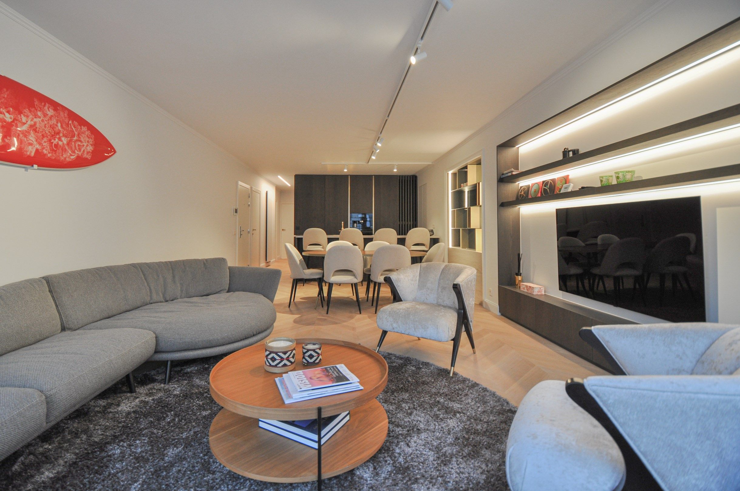 Hoogwaardig volledig gerenoveerd appartement met zijdelings zeezicht en zicht op de Kustlaan. foto 5