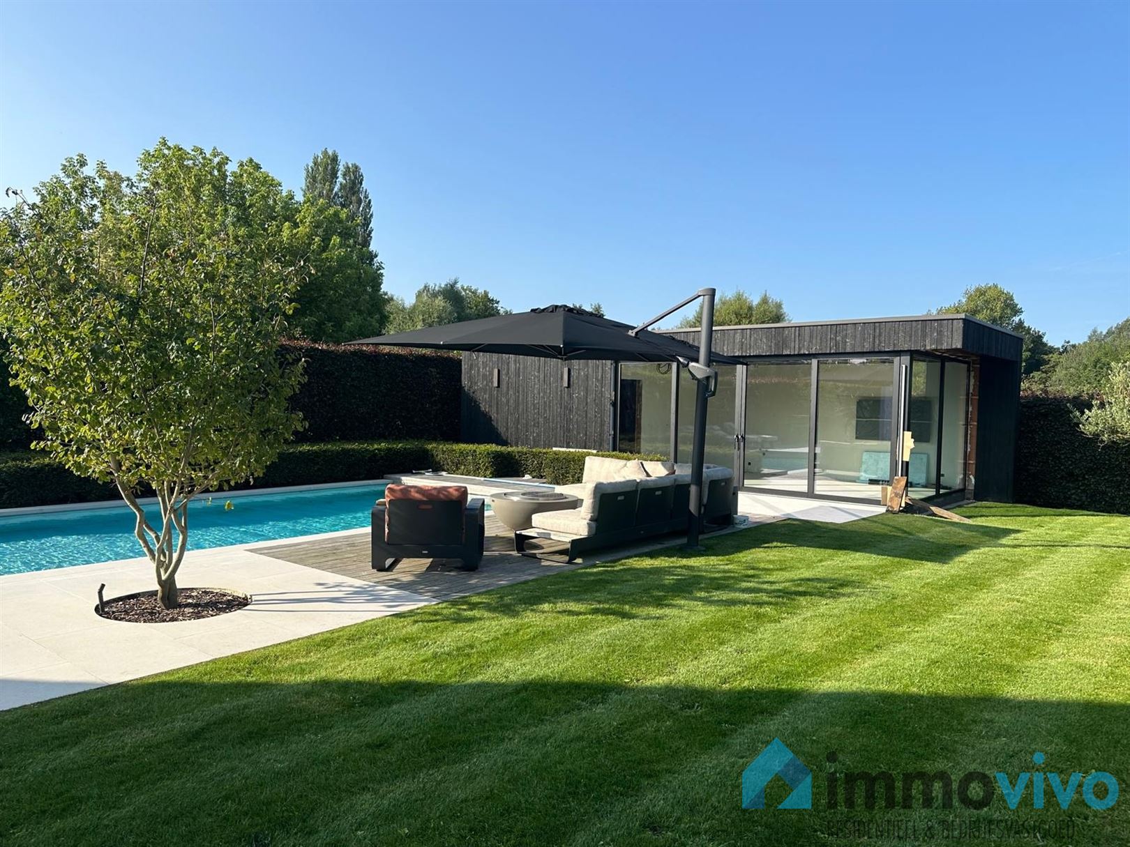 Hoogwaardig gerenoveerde villa met poolhouse en zwembad foto 28