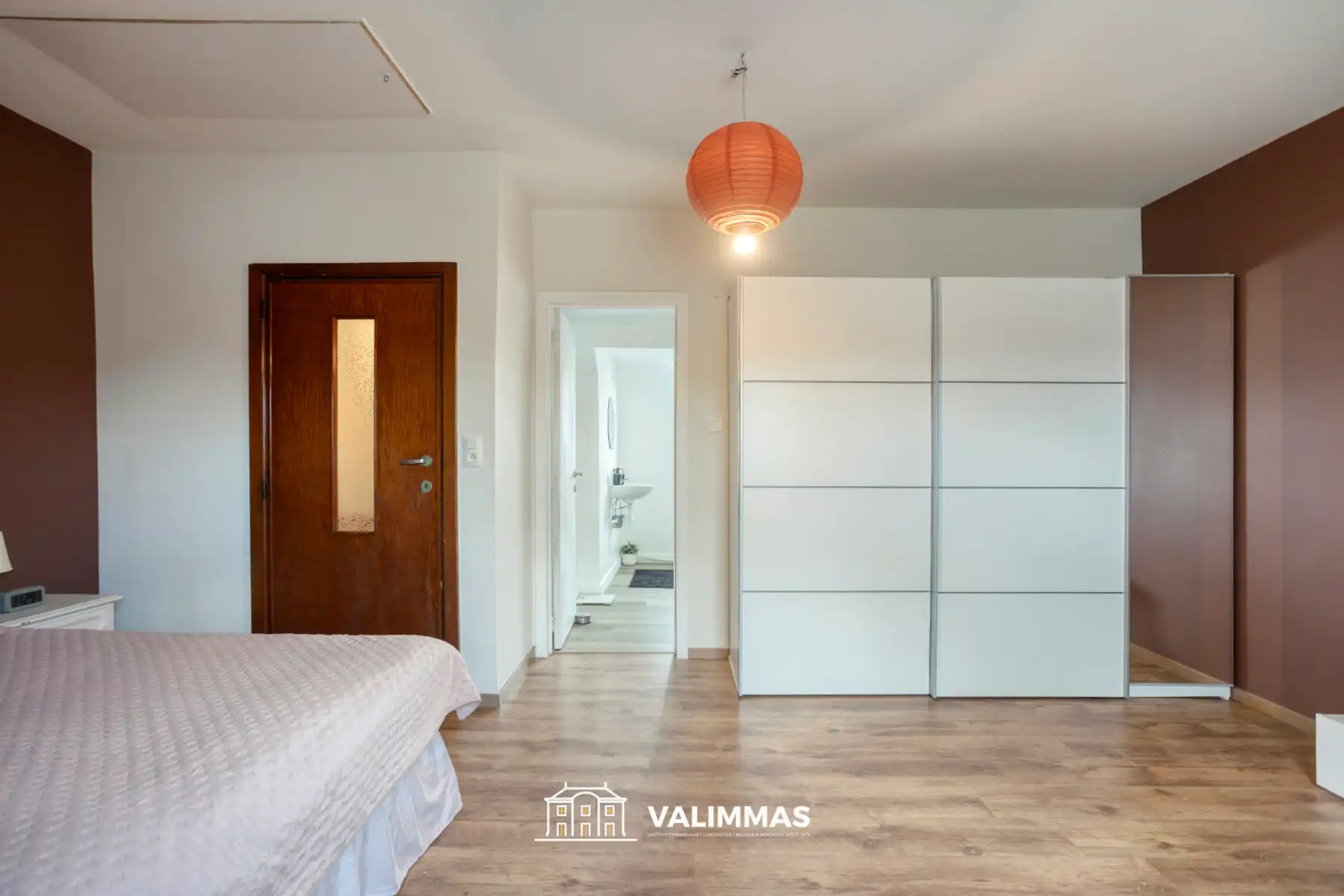 Gerenoveerde, instapklare rijwoning met 2 parkeerplaatsen... foto 18