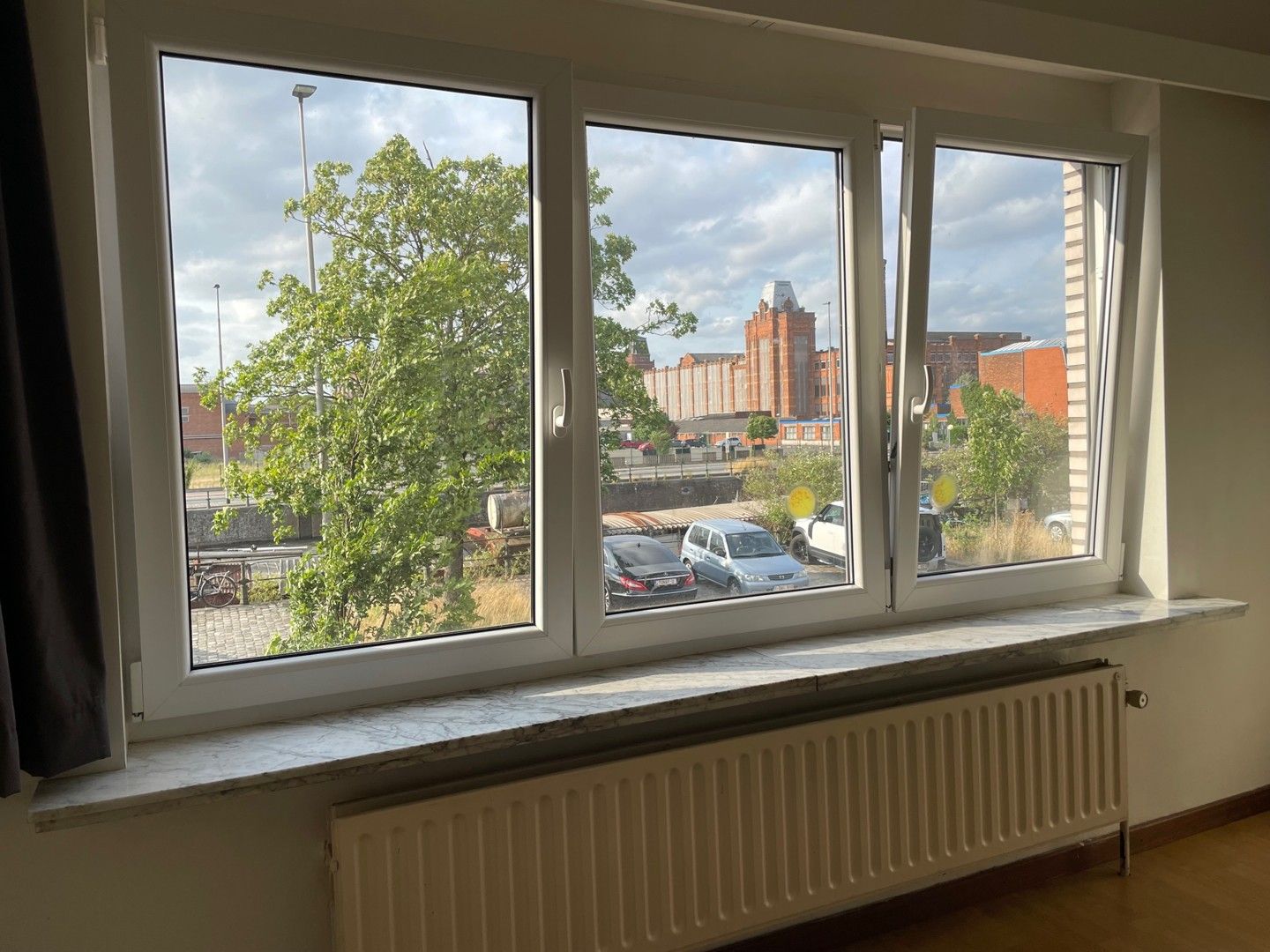 GEZELLIG 1 SLPK APP. MET ZONNIG TERRAS (18 m&) IN OPKOMENDE BUURT foto 2