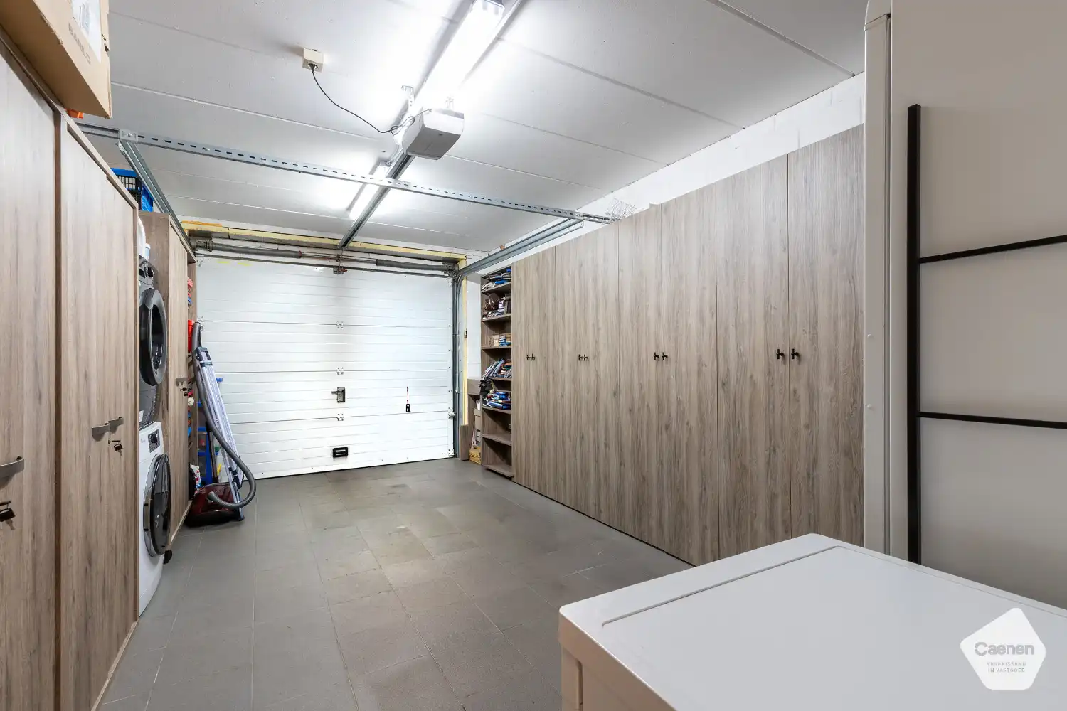 Recente en energiezuinige woning (2013) met 3 slaapkamers, inpandige garage en een uniek bijgebouw! foto 15