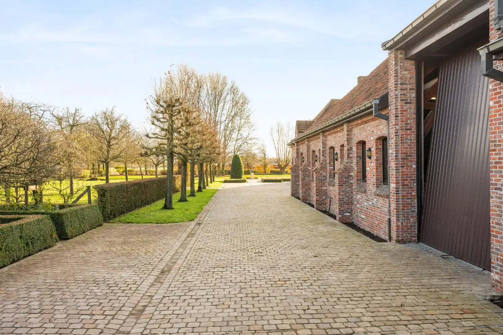 Unieke eigendom met 2 schuren, kapschuur, paardenstal en verzichten foto 26