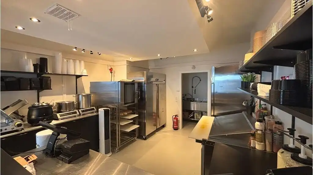 Overname instapklare broodjeszaak en automatenshop in Oedelem foto 5