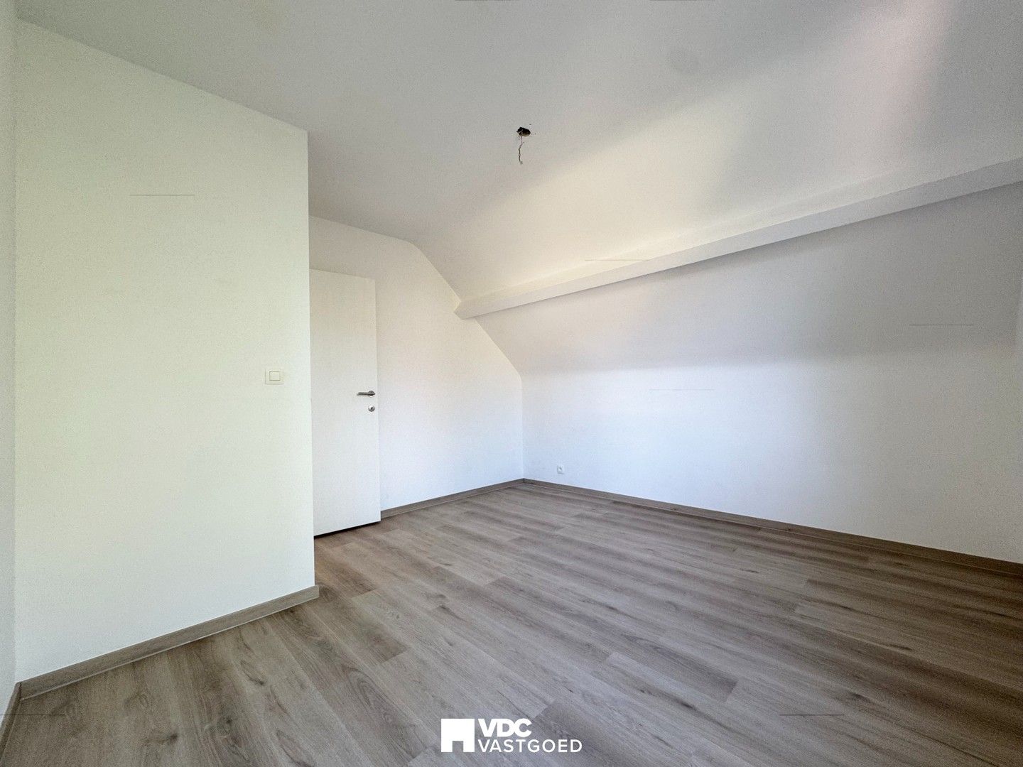 Volledig gerenoveerd appartement met 2 slaapkamers, garage en tuintje foto 8