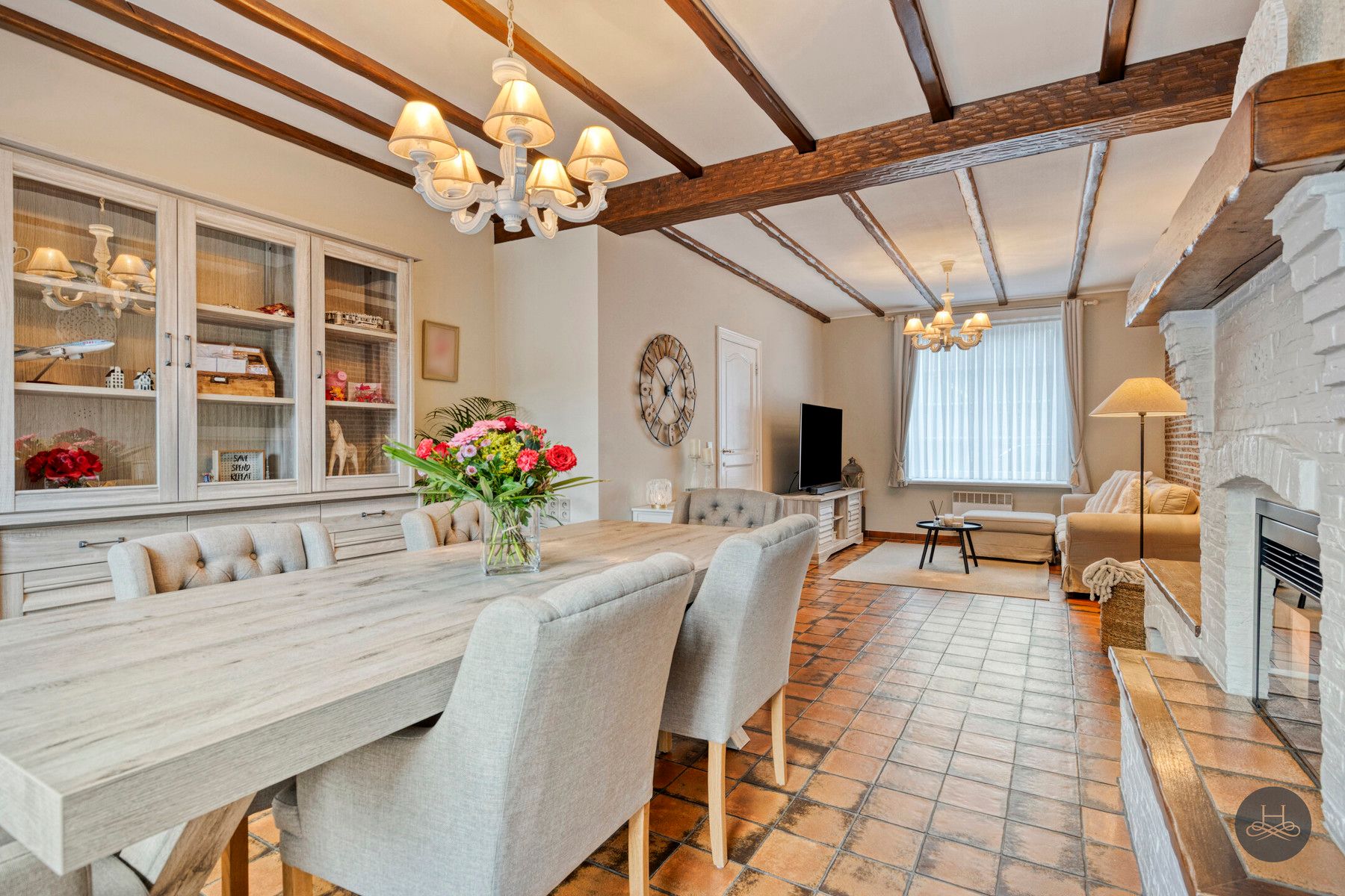 Gerenoveerde, unieke grote woning met ingerichte tuin foto 8