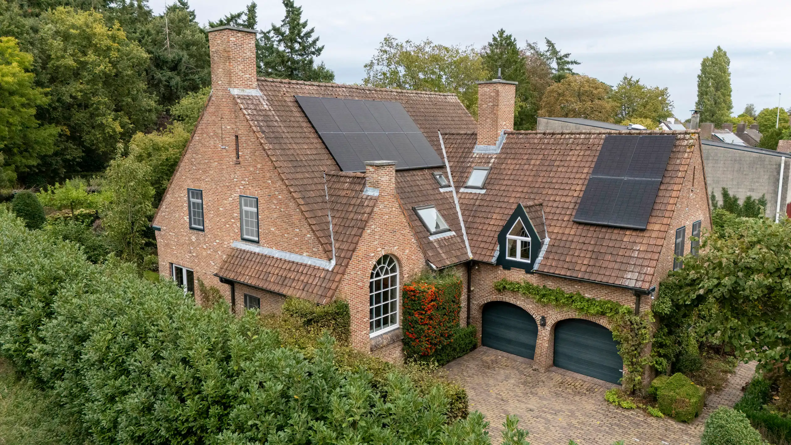 Villa met kantoor en 5 slpk. in groene rand van Turnhout foto 36