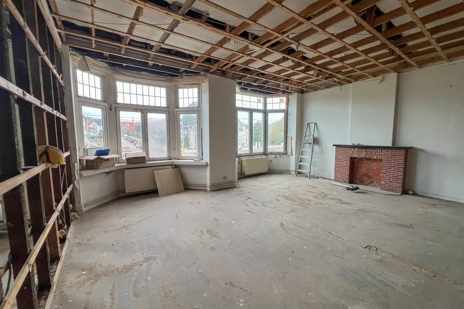 Renovatie-opportuniteit: Ruim hoekappartement gelegen op de Elizabetlaan in Duinbergen foto 2