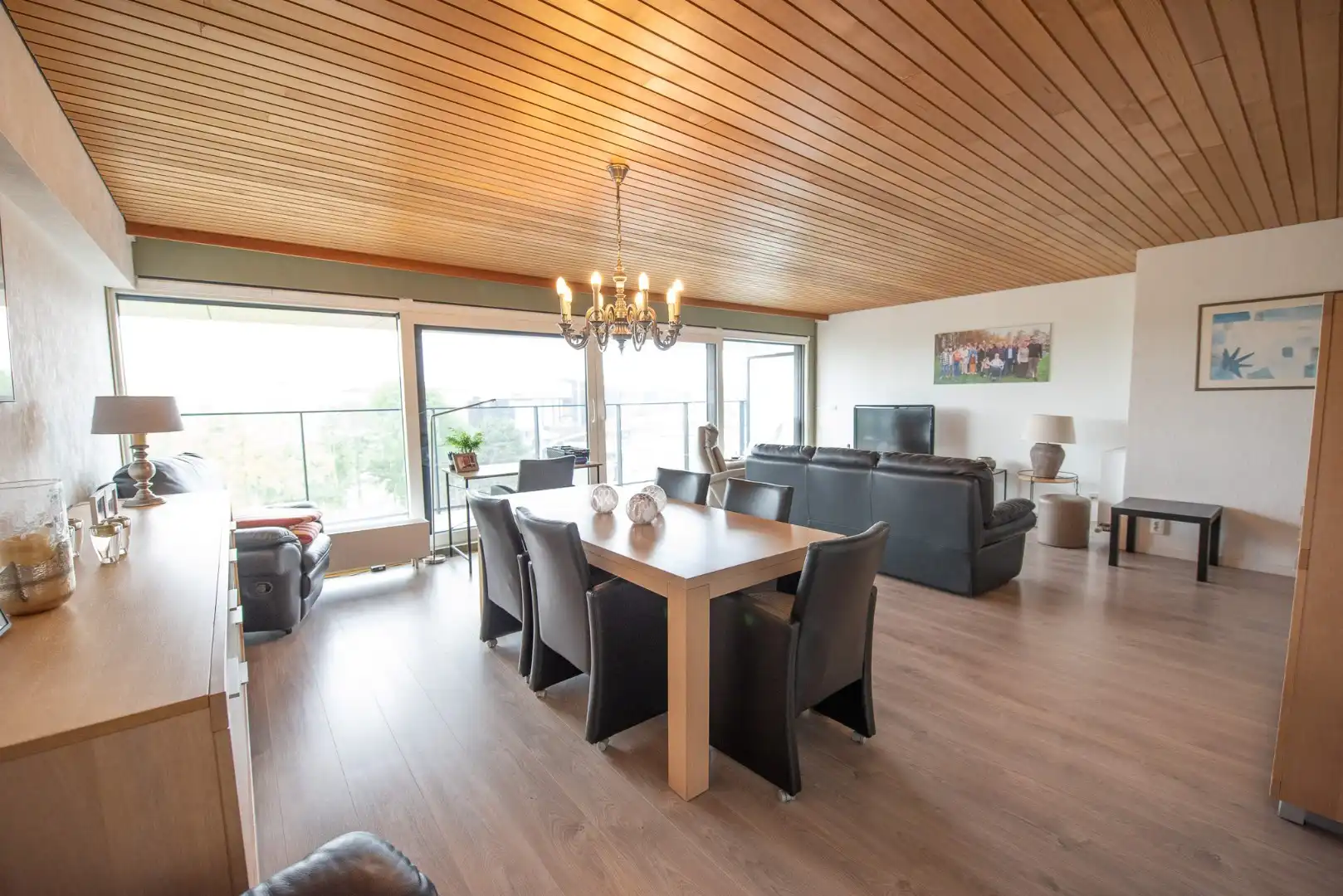 Te koop – Ruim gerenoveerd appartement in Residentie Regenboog. foto 3