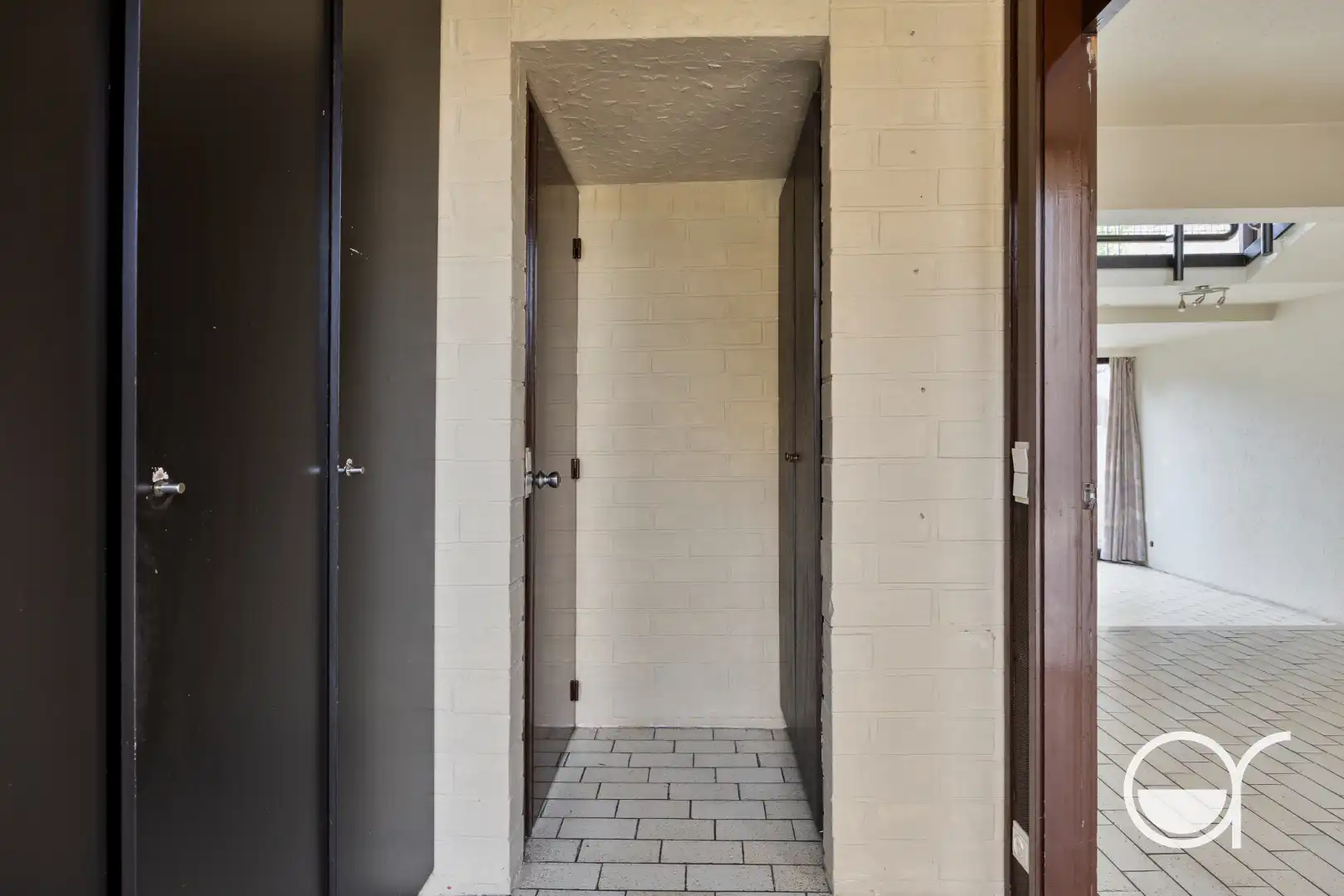 Te renoveren architectenwoning met karakter, koertje en dakterras in Bottelare foto 3