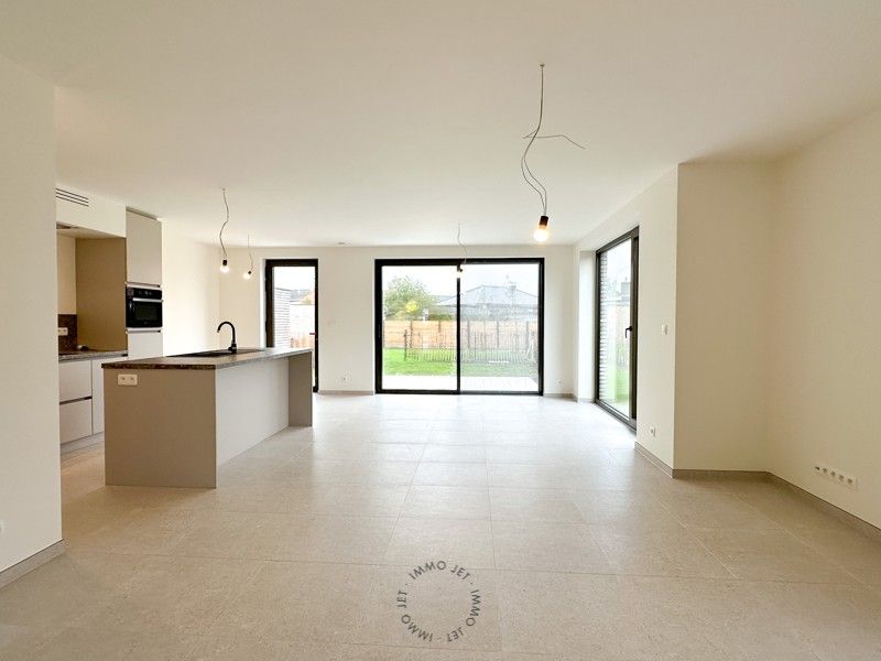 Prachtig gelegen nieuwbouwappartement met twee slaapkamers, tuin en autostaanplaats foto 3