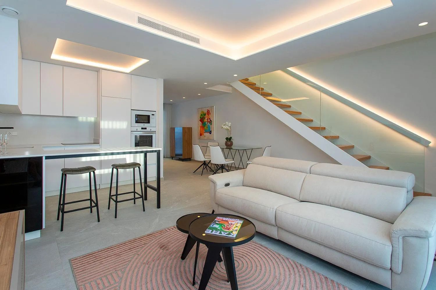 Strak design en strandleven gecombineerd: instapklare luxe woning in hartje Torre de la Horadada foto 6