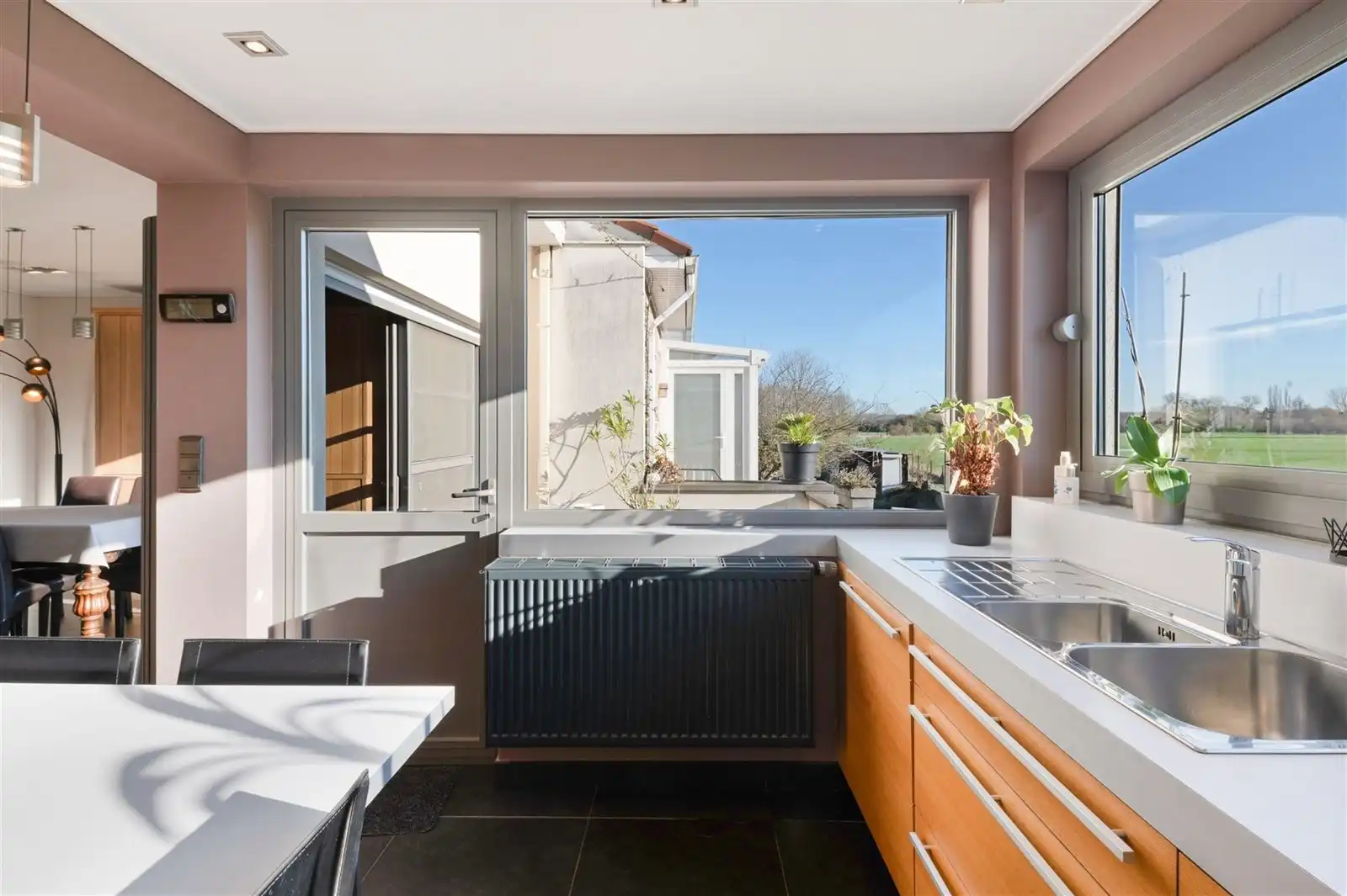 Gezellig gerenoveerde woning op unieke locatie foto 12