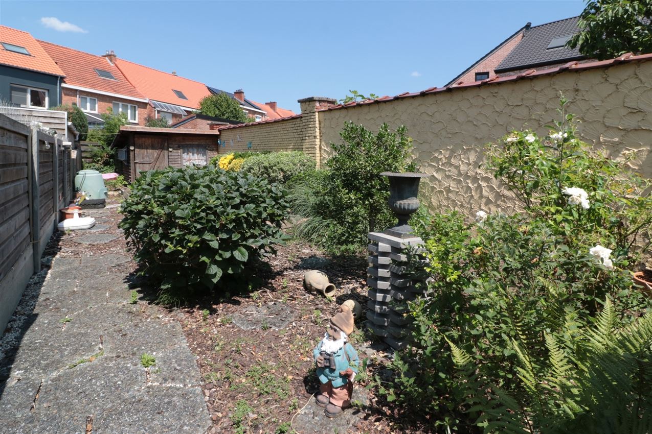 omgeving station en ziekenhuis, stadstuin, label D, neogotische stijl foto 46