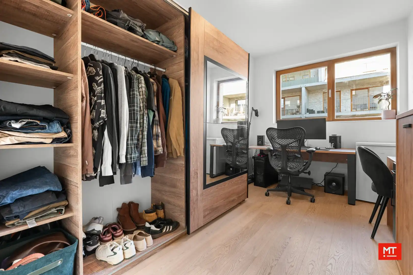 Recent appartement met 2 slaapkamers en ondergrondse parkeerplaats te koop in hartje Ieper foto 13