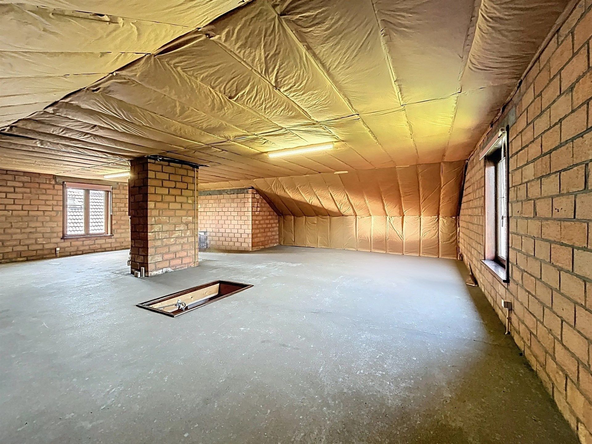 Rustig gelegen en instapklare open bebouwing (type bungalow)  met garage op perceel van 885m²  foto 14