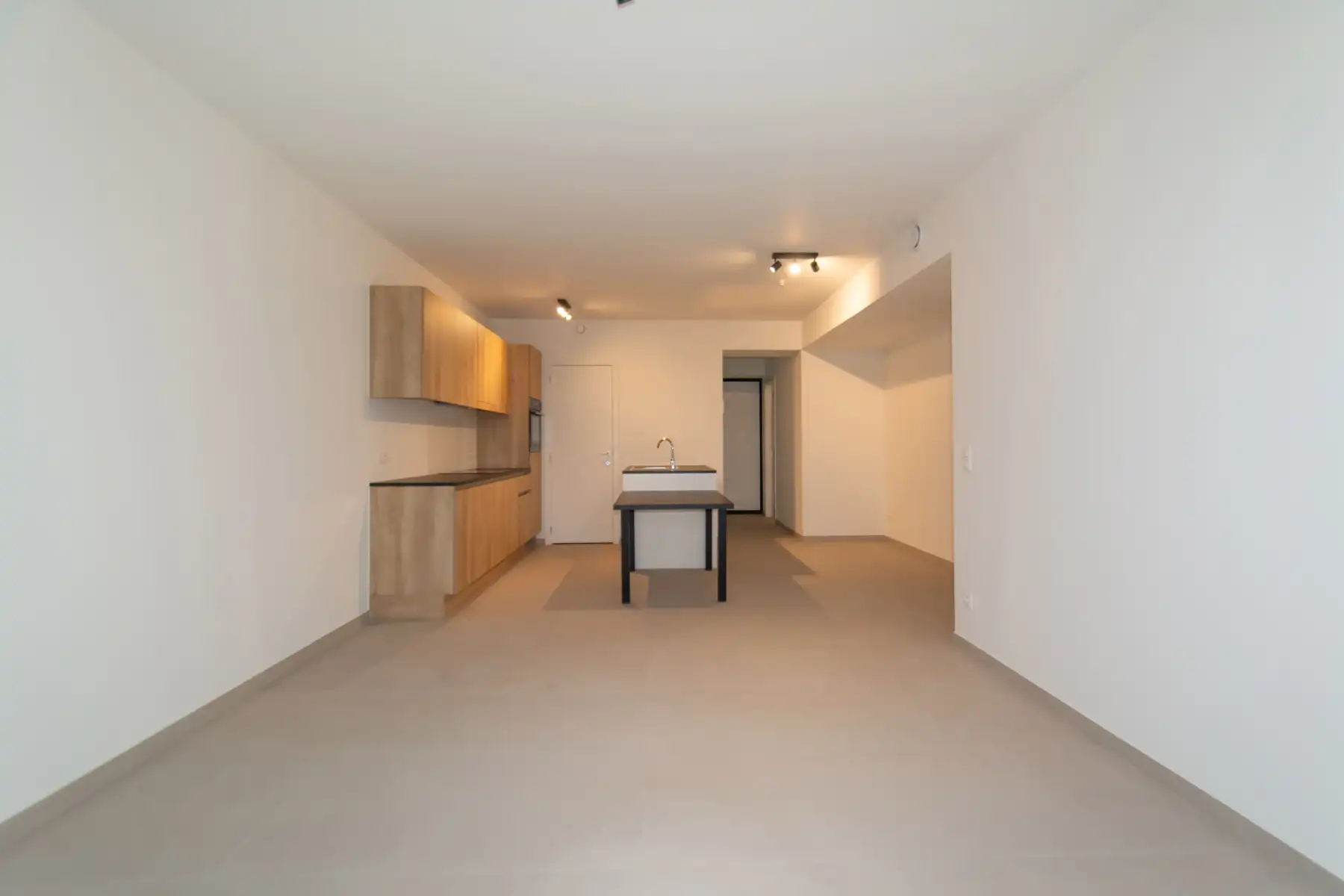 Prachtig nieuwbouwappartement met 2slpk. en balkon foto 2