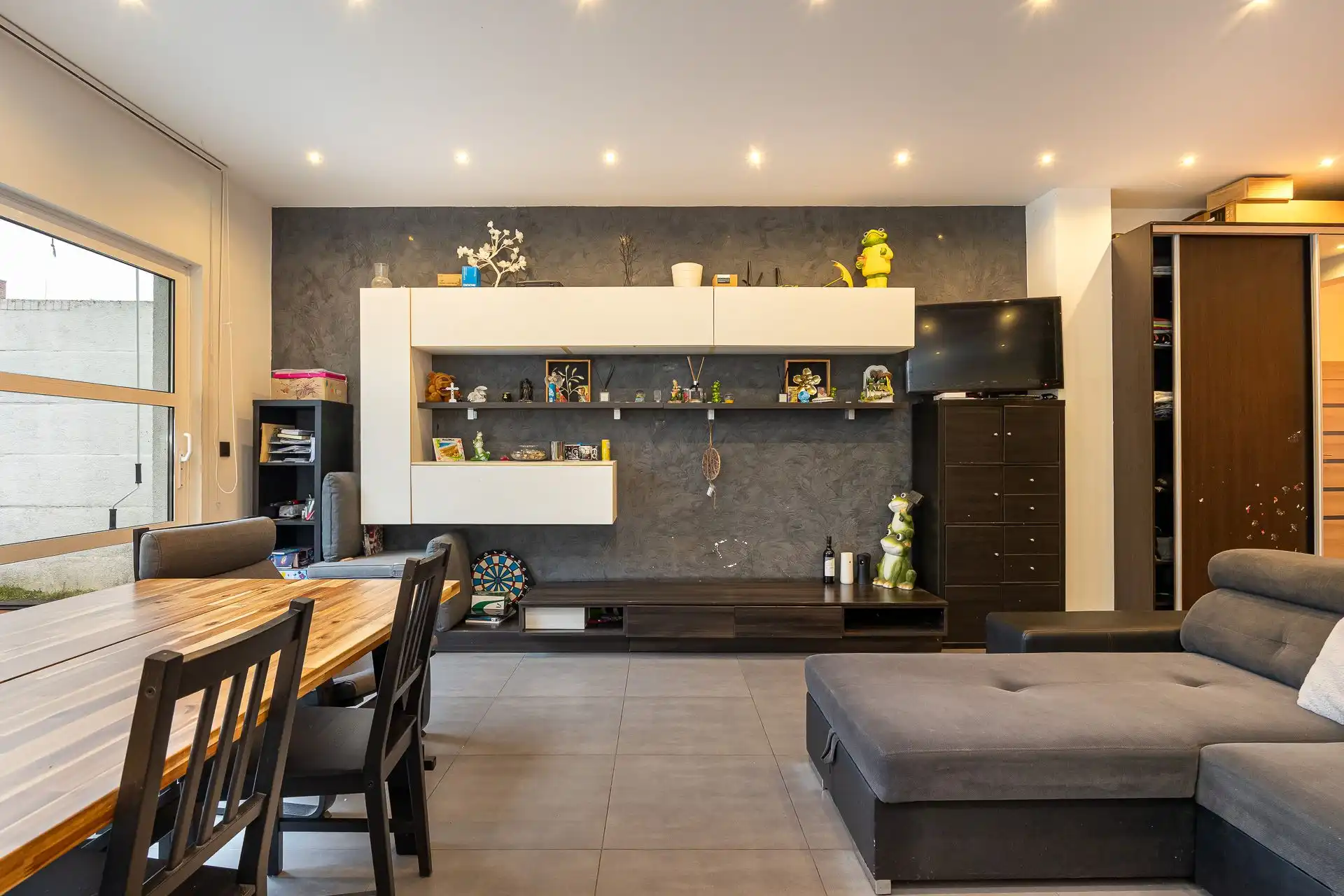 Instapklare gezinswoning met tuin in doodlopende straat! foto 4