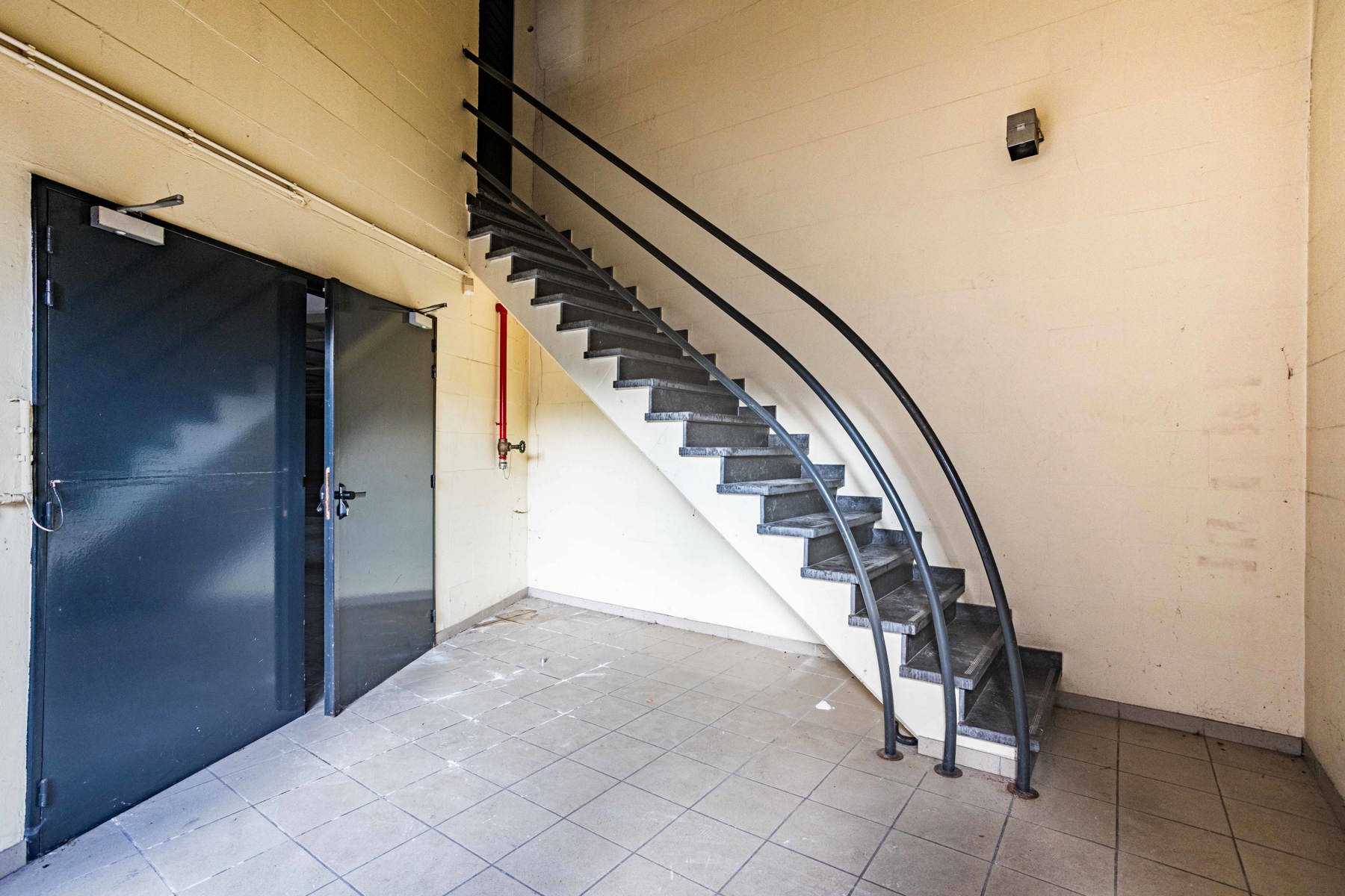 Polyvalent handelspand/kantoren pand op topligging foto 26