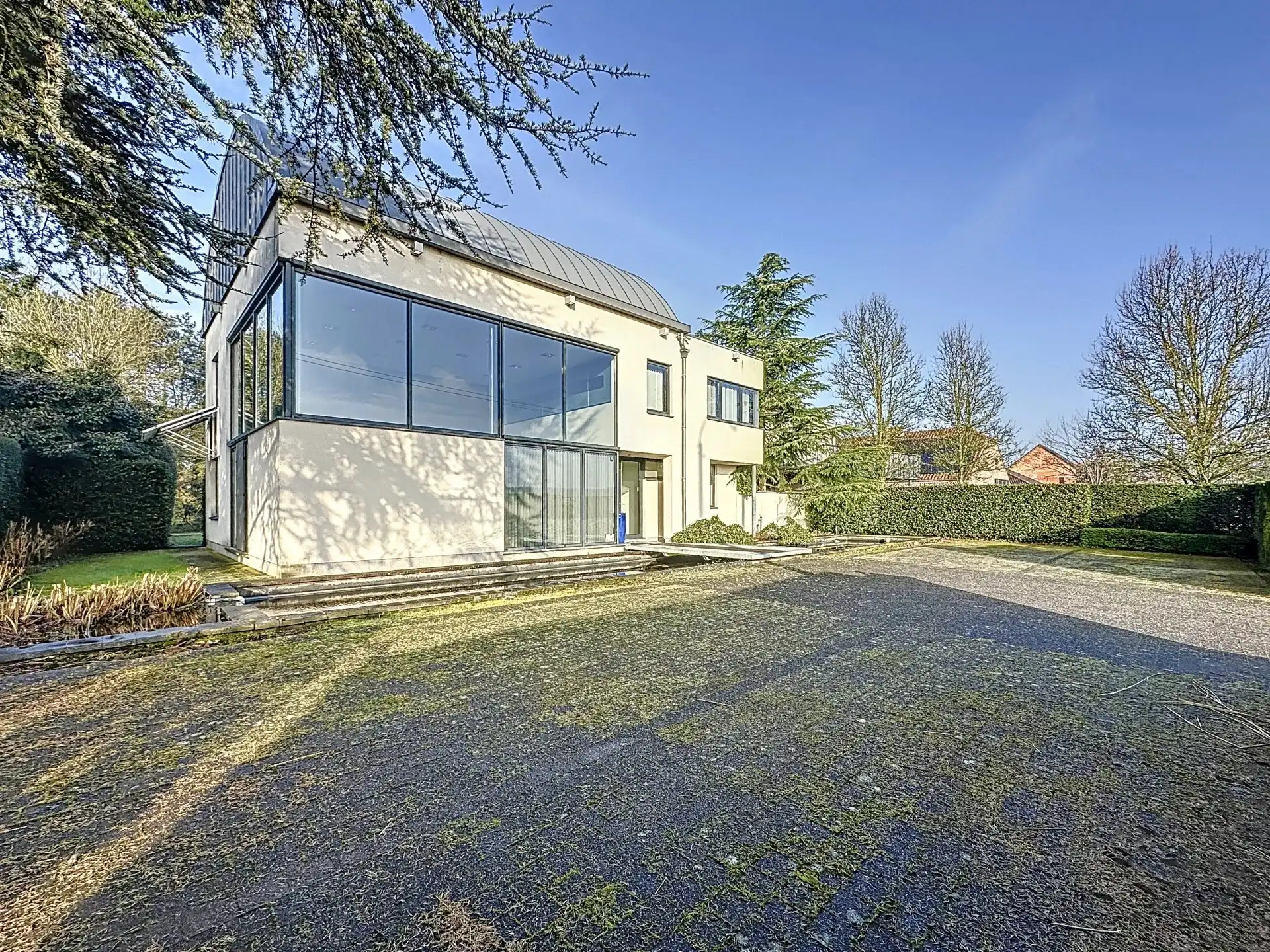 Unieke moderne woning met een dubbele bestemming op een perceel van 29a24ca. foto 4