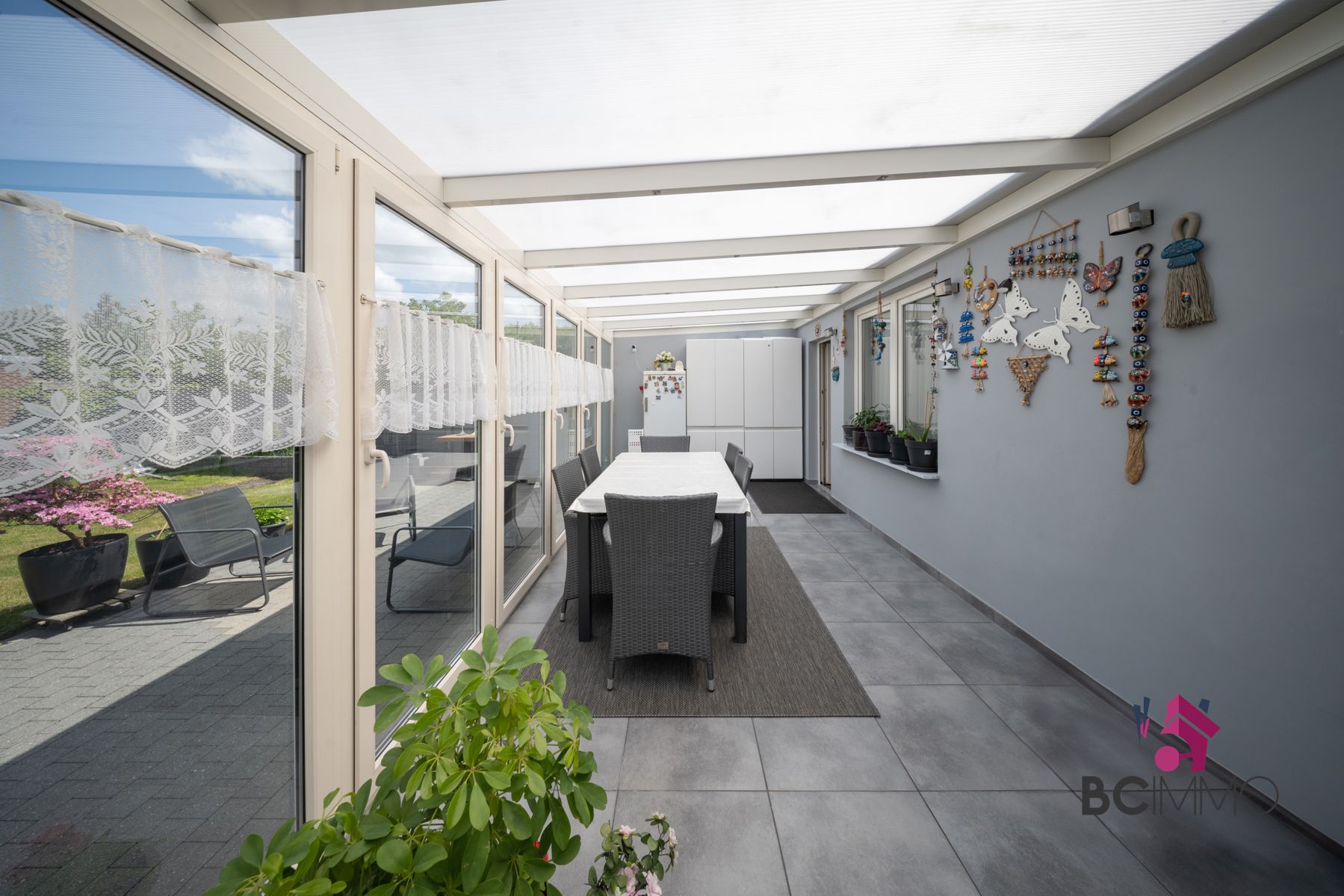 Instapklare halfopen woning met een mooie veranda in een rustige buurt foto 19