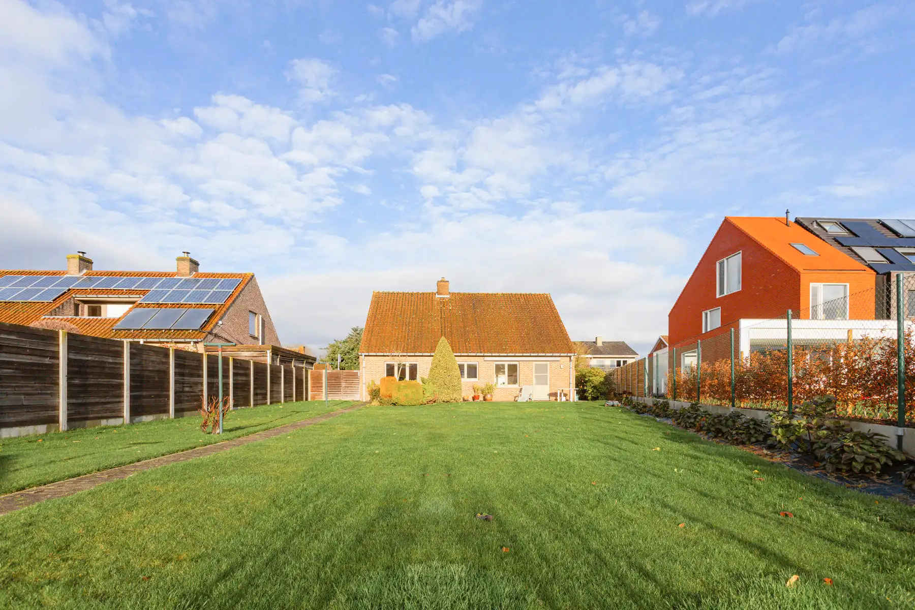 Gelijkvloerse gezinswoning met 4 slaapkamers en grote tuin foto 23