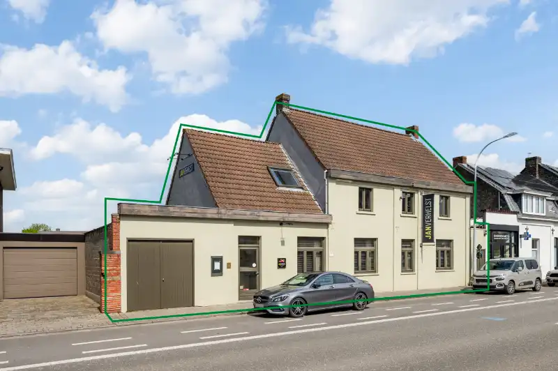 EIGENDOM MET MOGELIJKHEDEN OP EEN TOPLIGGING in centrum van Eke! foto {{pictureIndex}}