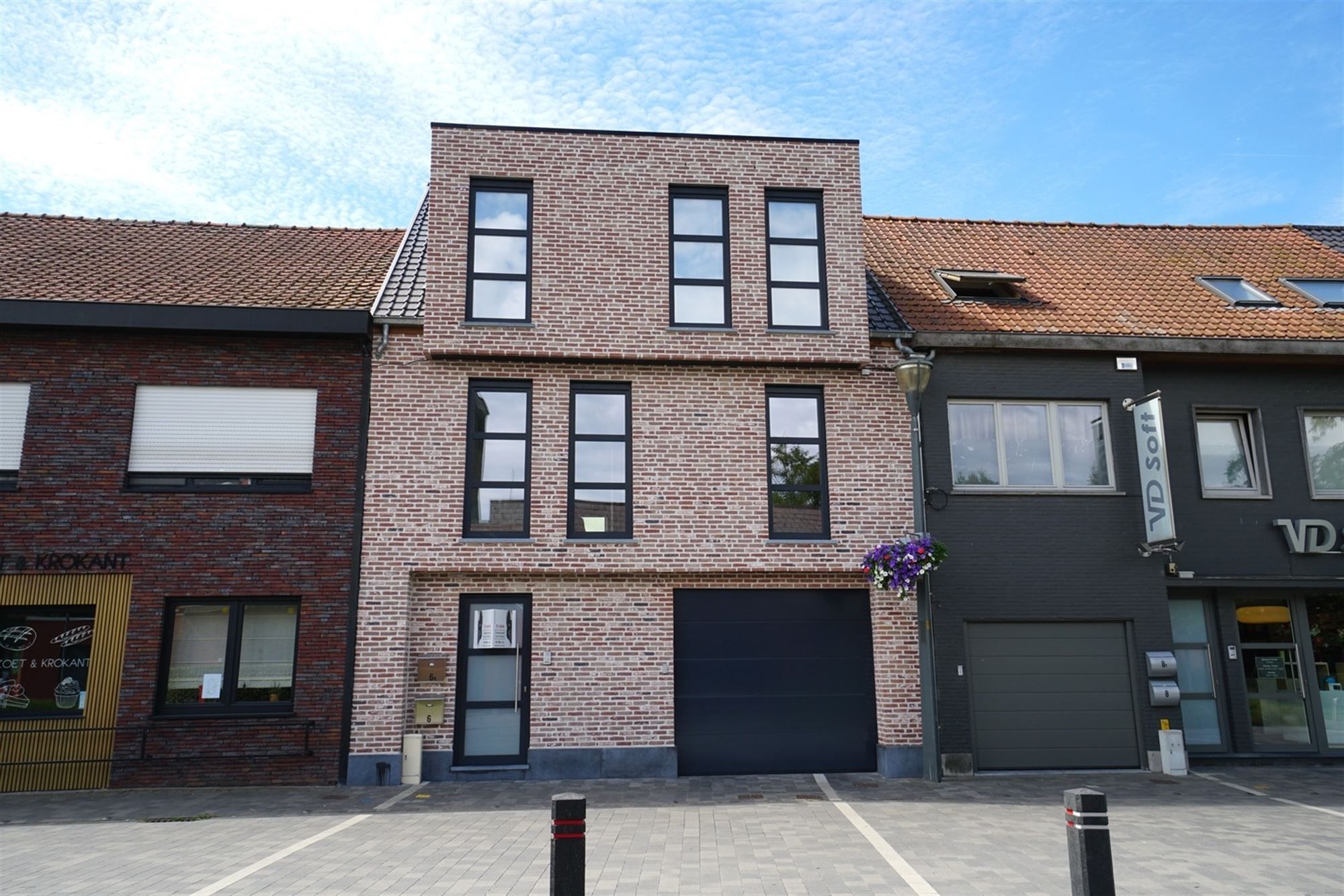 Prachtig  2-slpk appartement met lift, ruim zonnig terras en garage in centrum Oosteeklo foto 27