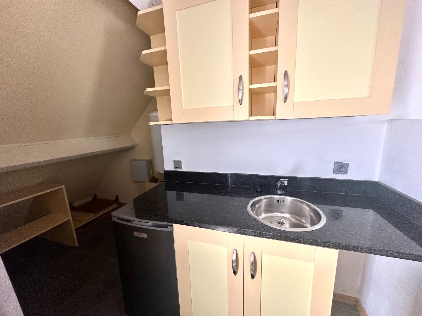 Gezellig duplex-appartement met terras en autostandplaats in rustige wijk te Hasselt foto 6
