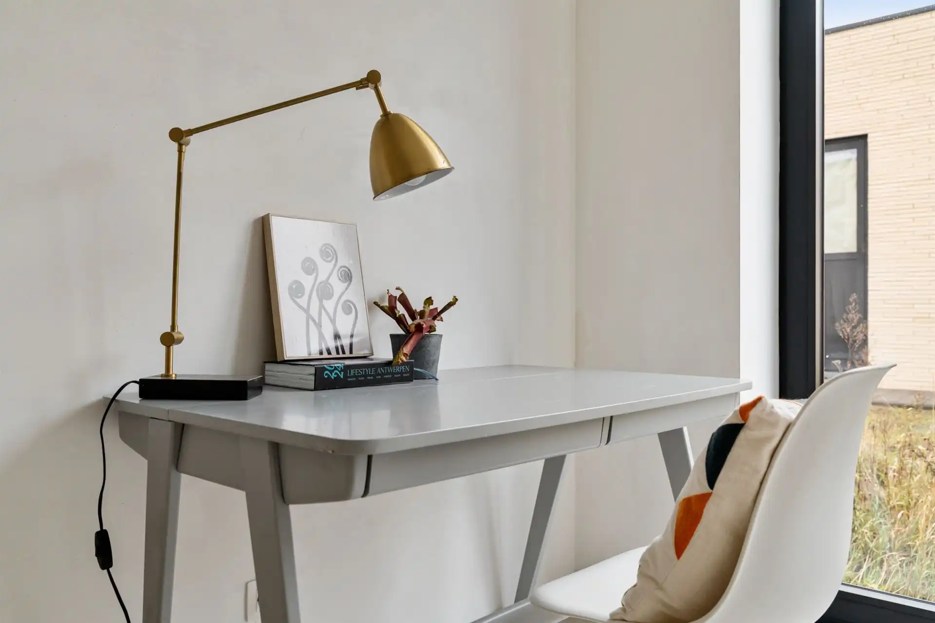 Gelijkvloerse woning met carport en tuin. foto 16