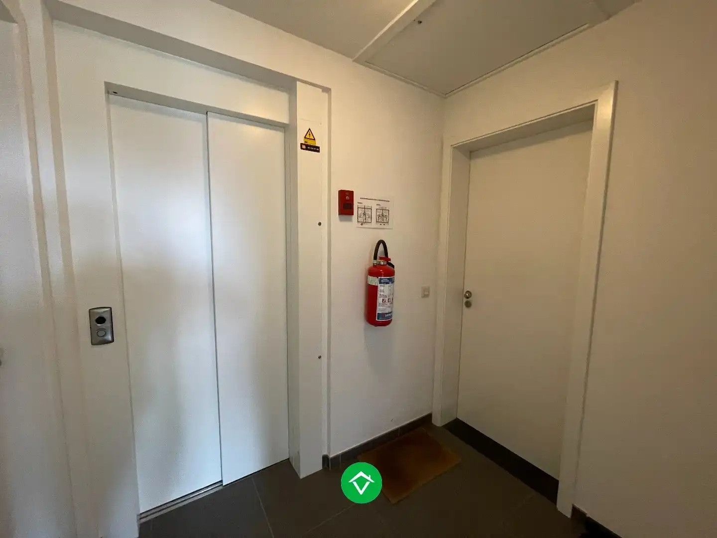 Rustig gelegen duplex appartement met 2 slaapkamers en autostaanplaats te Lichtervelde VRIJ 1/08/2026 foto 2