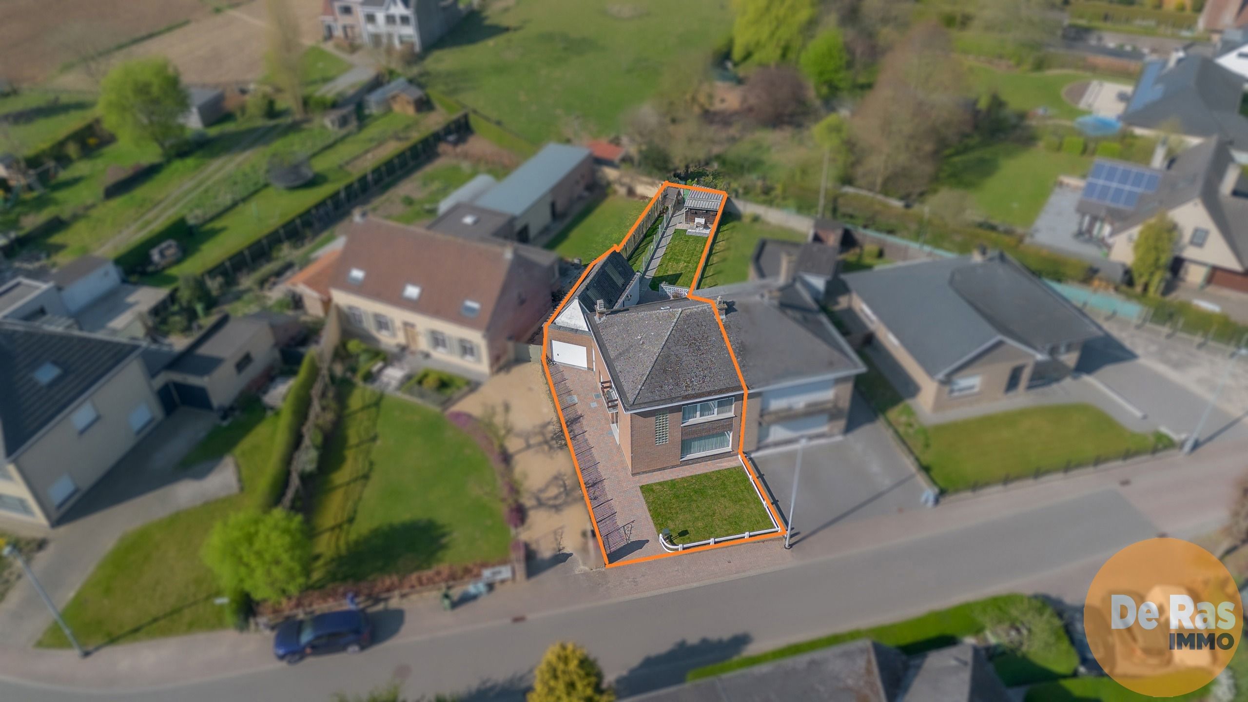 MERE - Verzorgde woning met tuin, garage en 2 slaapkamers foto 2