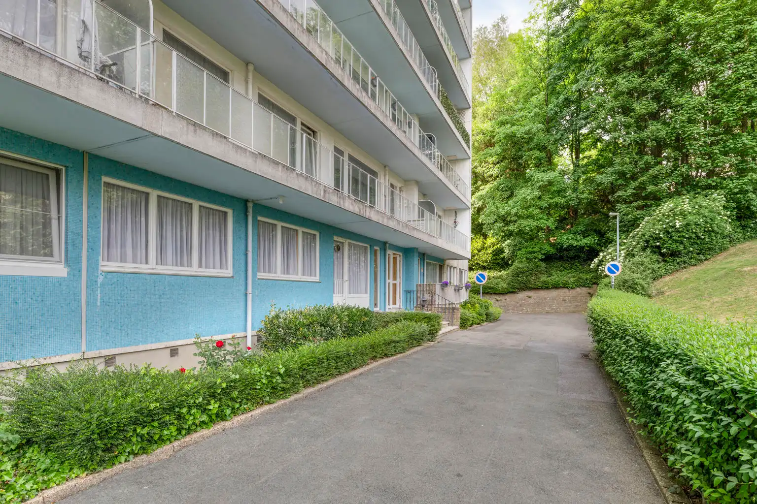 Lichtrijk 2-kamer appartement met terras en kelder foto 2
