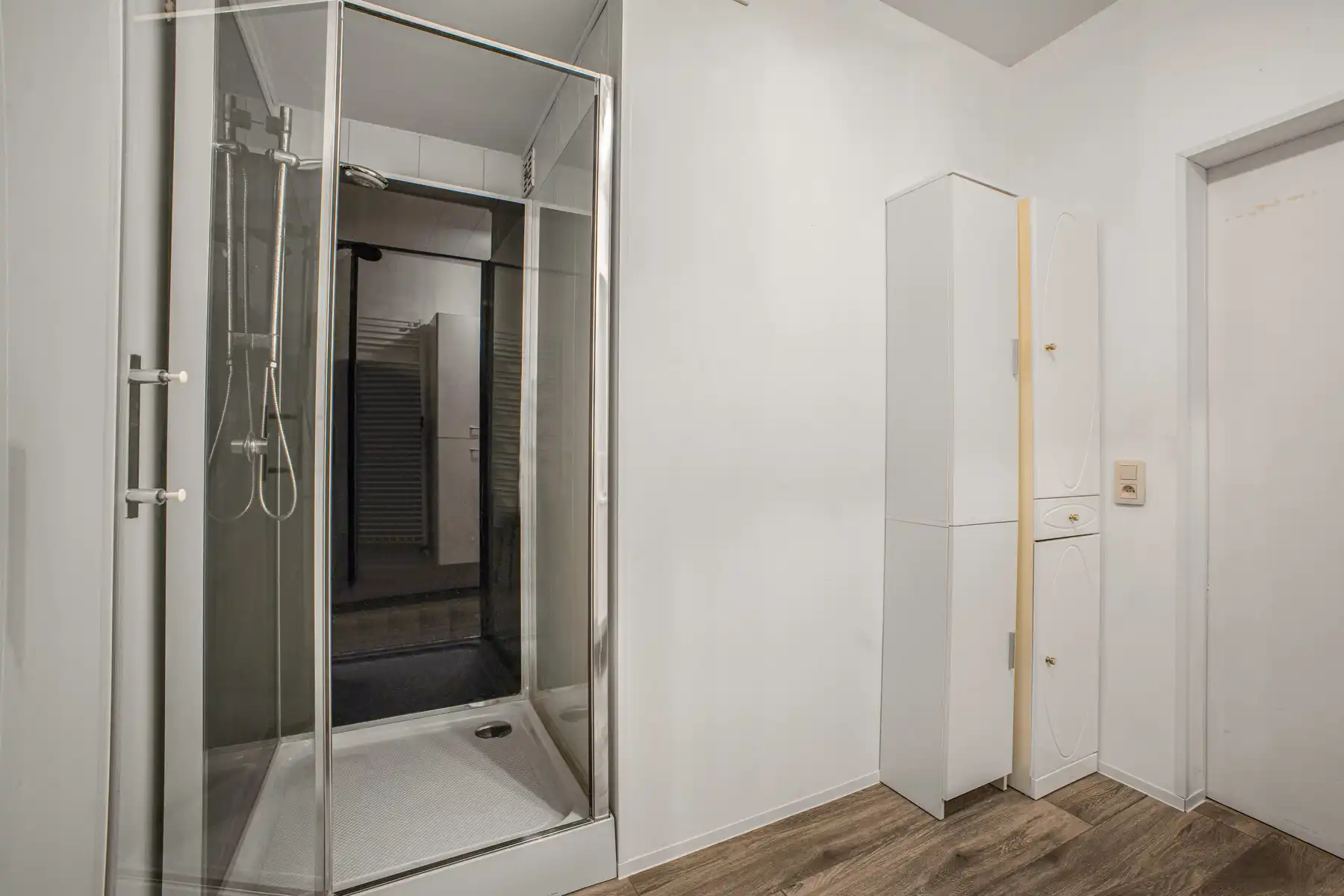 Goed gelegen appartement met koer en garage foto 12