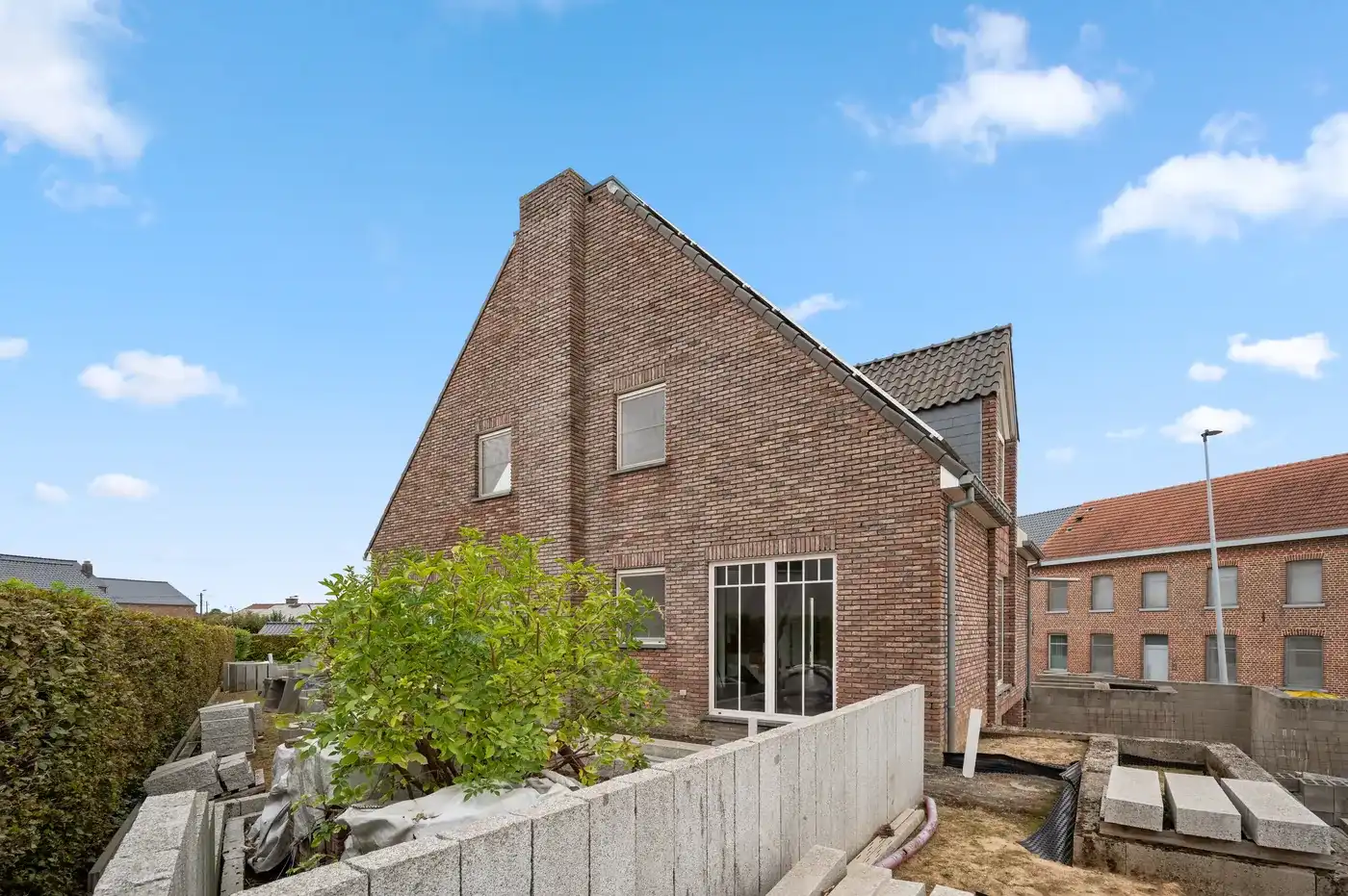 Ruime open bebouwing met tuin en 2 garages in Tienen (bouwjaar 2009) foto 22