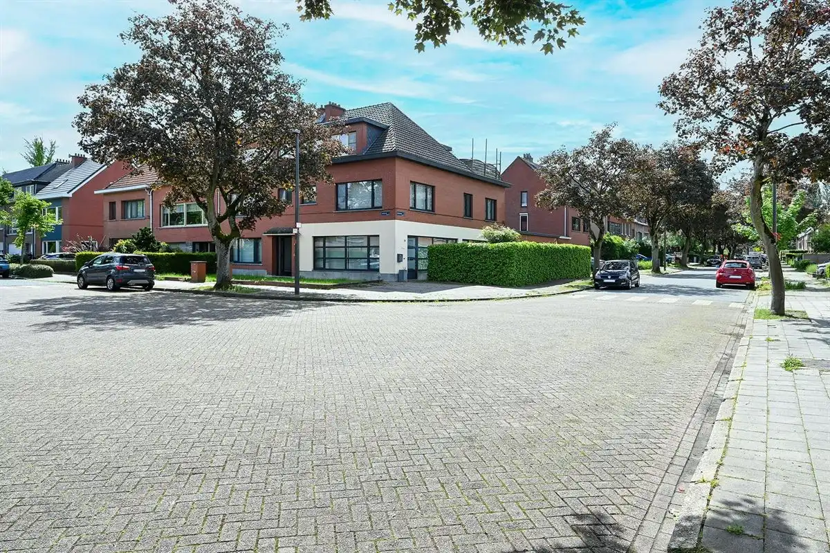 Mooi hoekappartement met garage foto 27