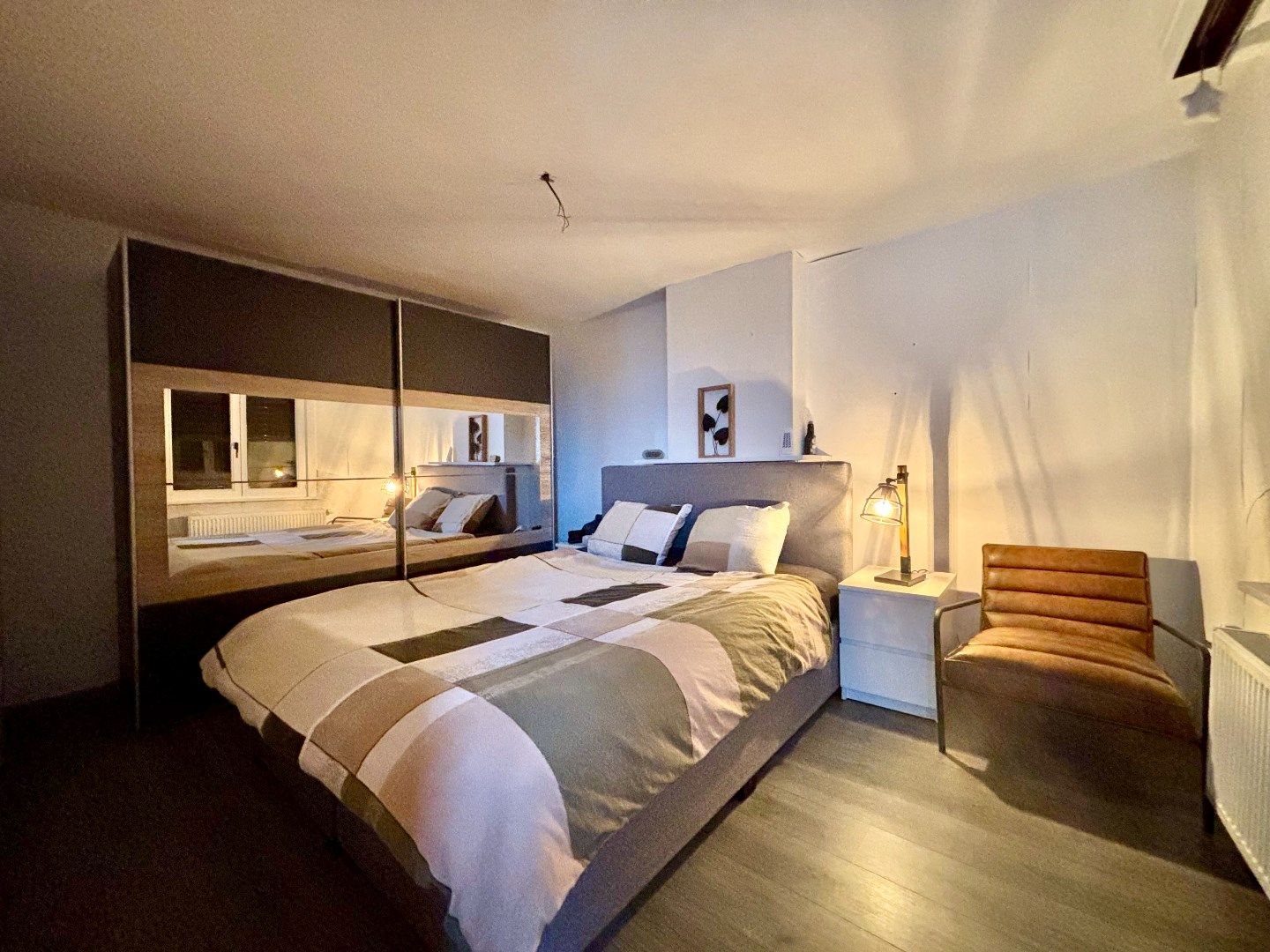GOED ONDERHOUDEN WONING MET 3SLPK, PRACHTIGE BADKAMER EN GOED ONDERHOUDEN TUIN foto 8