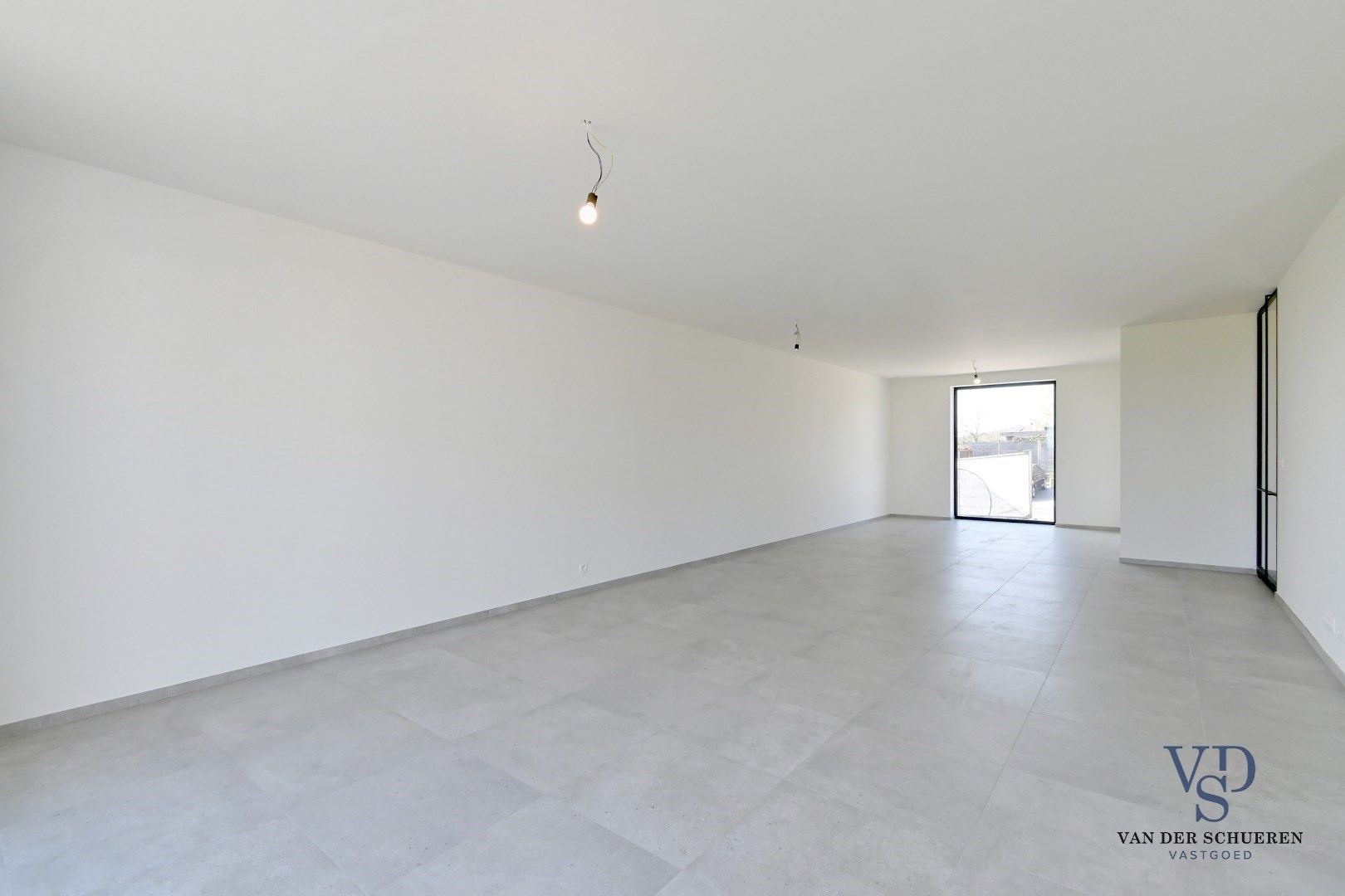 Half Open Bebouwing met buitenberging en carport foto 8