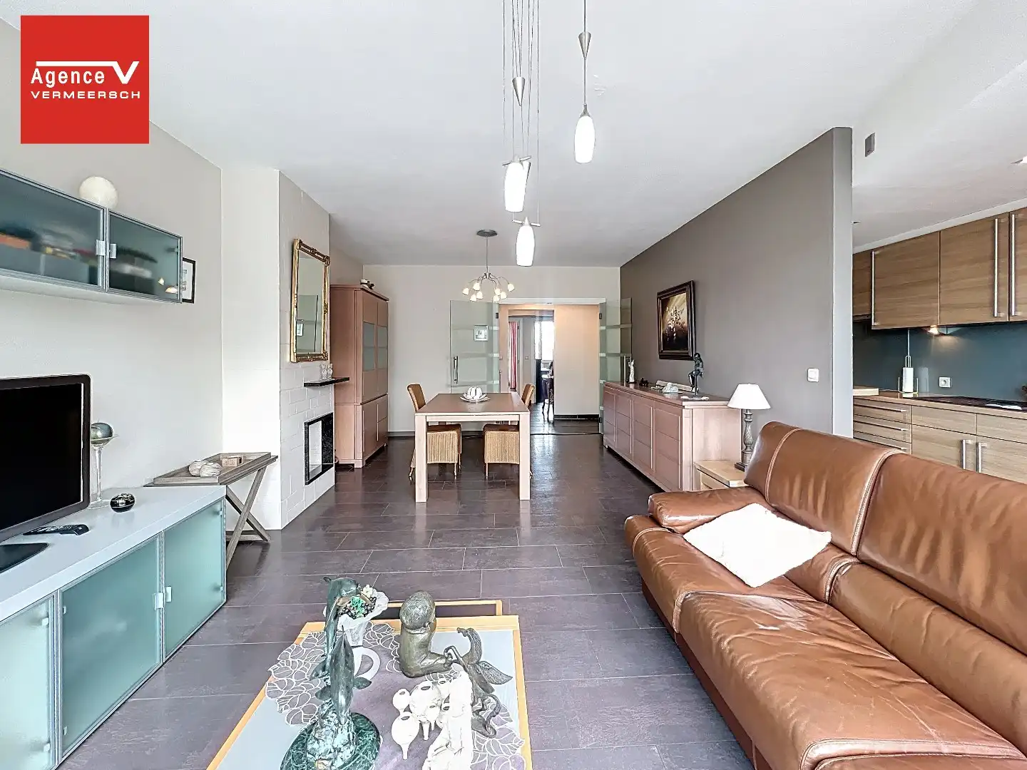 Lichtrijk en centraal gelegen 2-slkr appartement met lateraal parkzicht!  foto 3