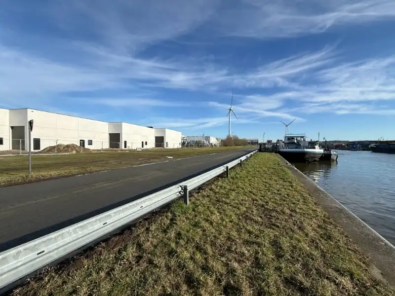 Nieuwbouw KMO-unit 380 m² + 107 m² kantoor op topligging in Evergem foto 2