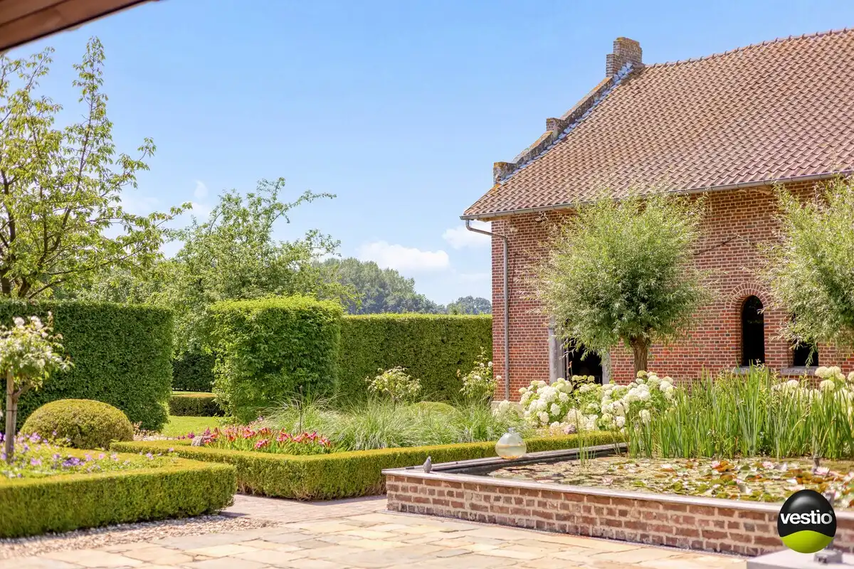 EXCLUSIEVE HOEVE MET MEERDERE WOONGEDEELTES, ATELIER, STALLING en AANPALENDE WEIDE OP CA. 1,6 HECTARE NABIJ DOMEIN NIEUWENHOVEN. foto 57