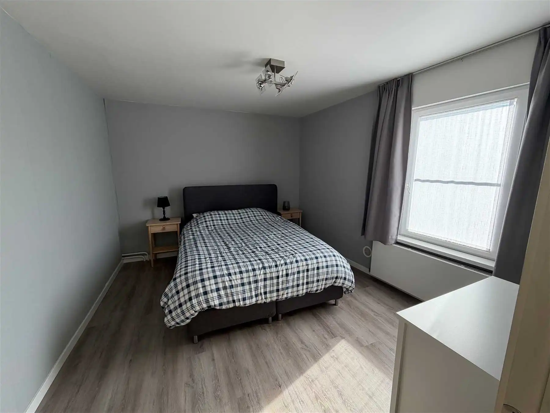 Gerenoveerd 2 slk app en kelder in rustige woonwijk. foto 9