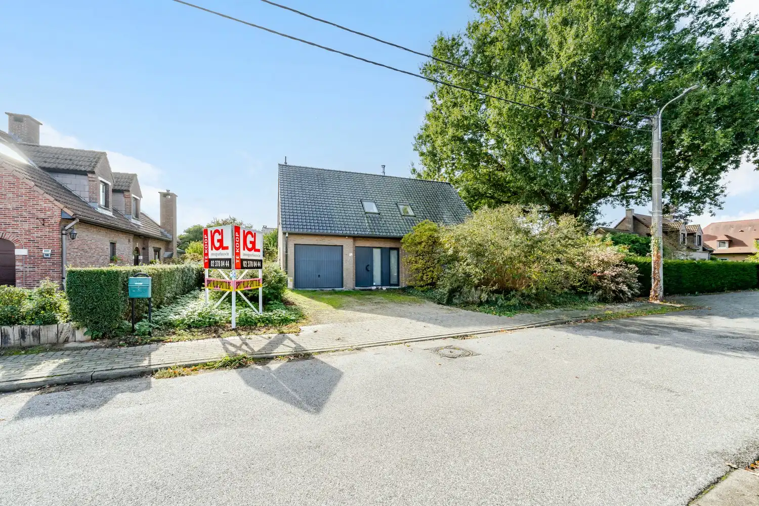 Villa met 3 slaapkamers, bureau en zonnige tuin in een rustige straat te Itterbeek foto {{pictureIndex}}