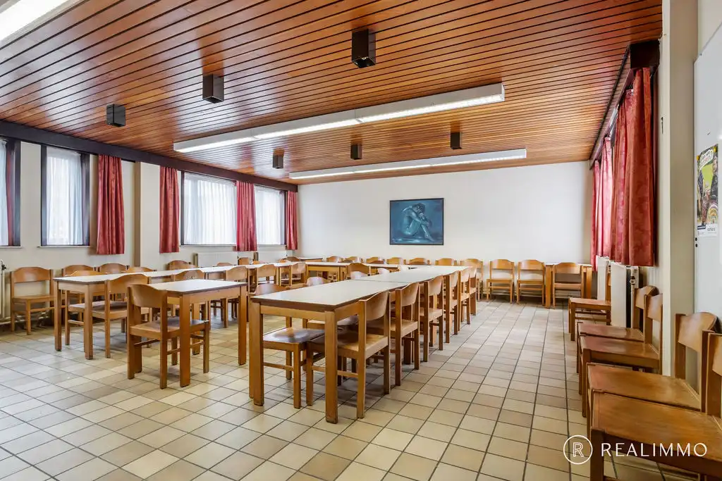 Polyvalente handelsruimte met ruime parking foto 12